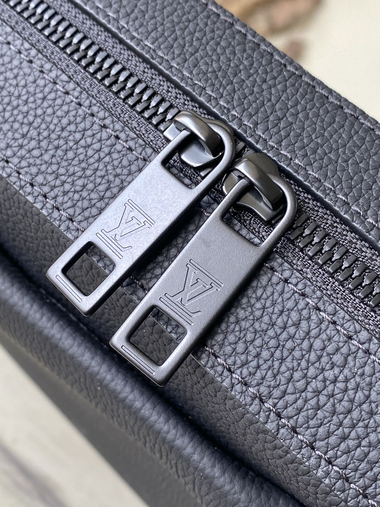 LV Pilot Briefcase M23778