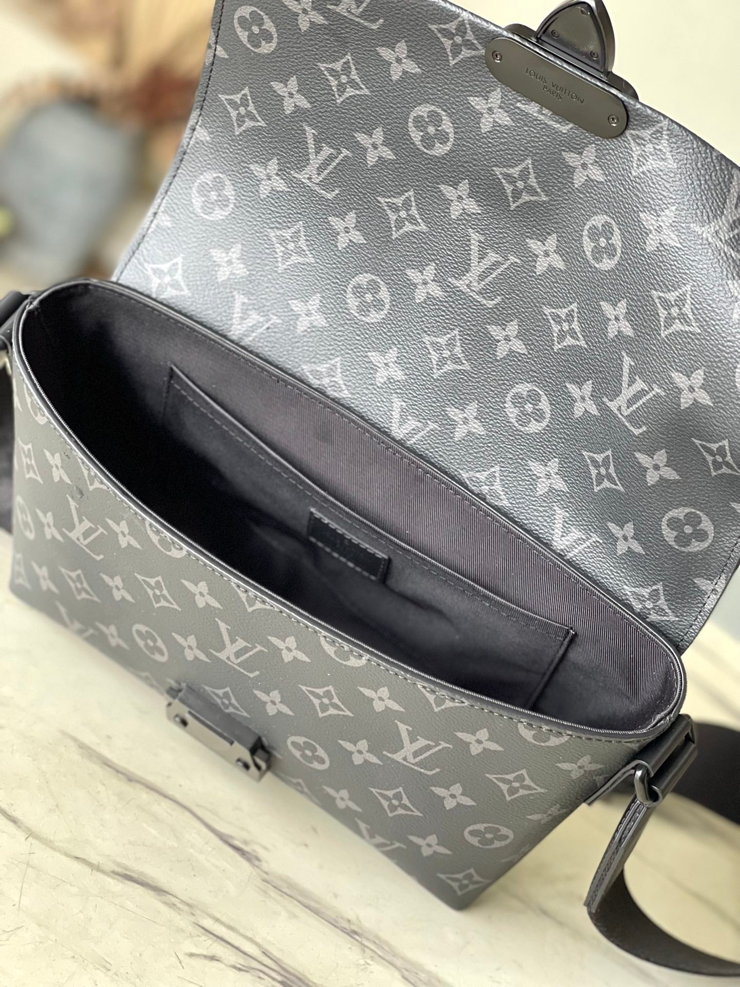 LV S-cape messenger M46794