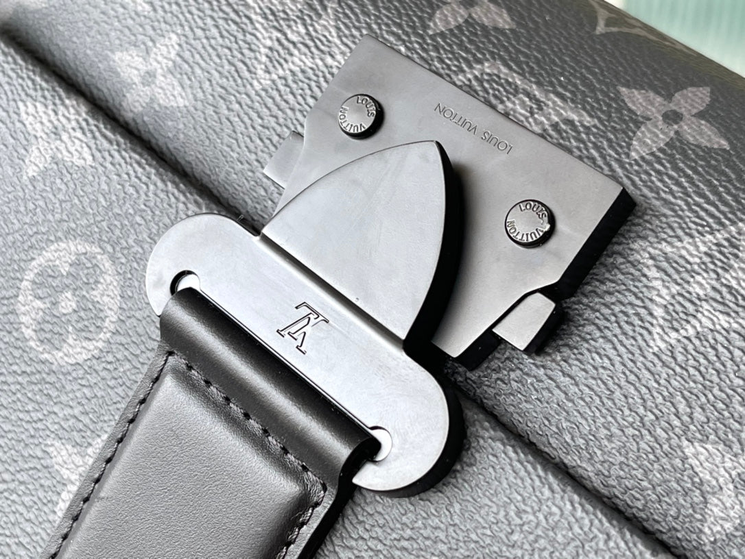 LV S-cape messenger M46794