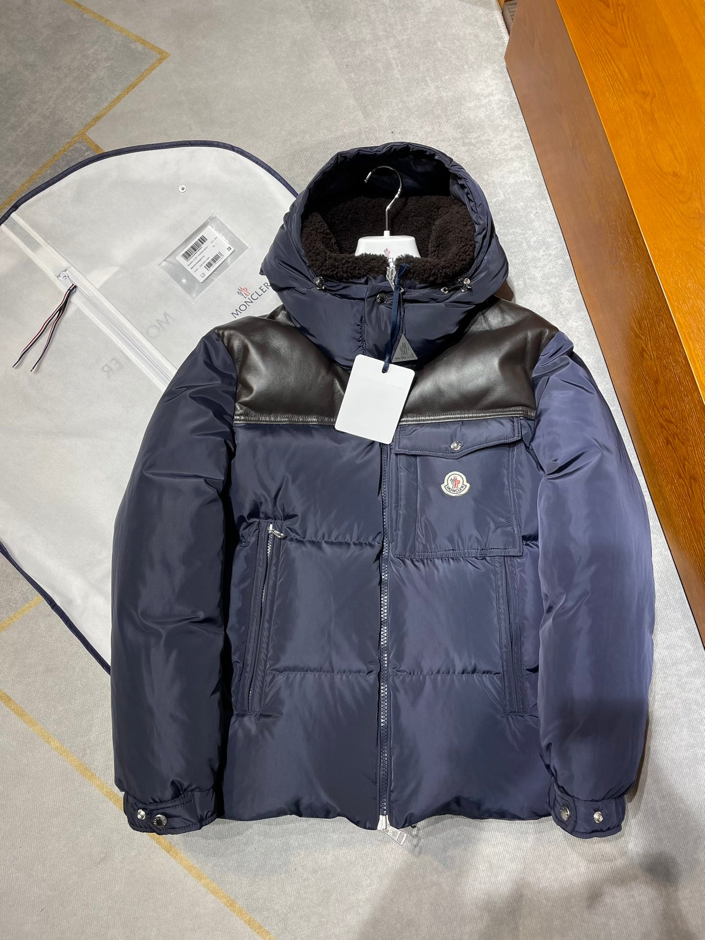 Moncler BRAYE SHORT DOWN JACKET