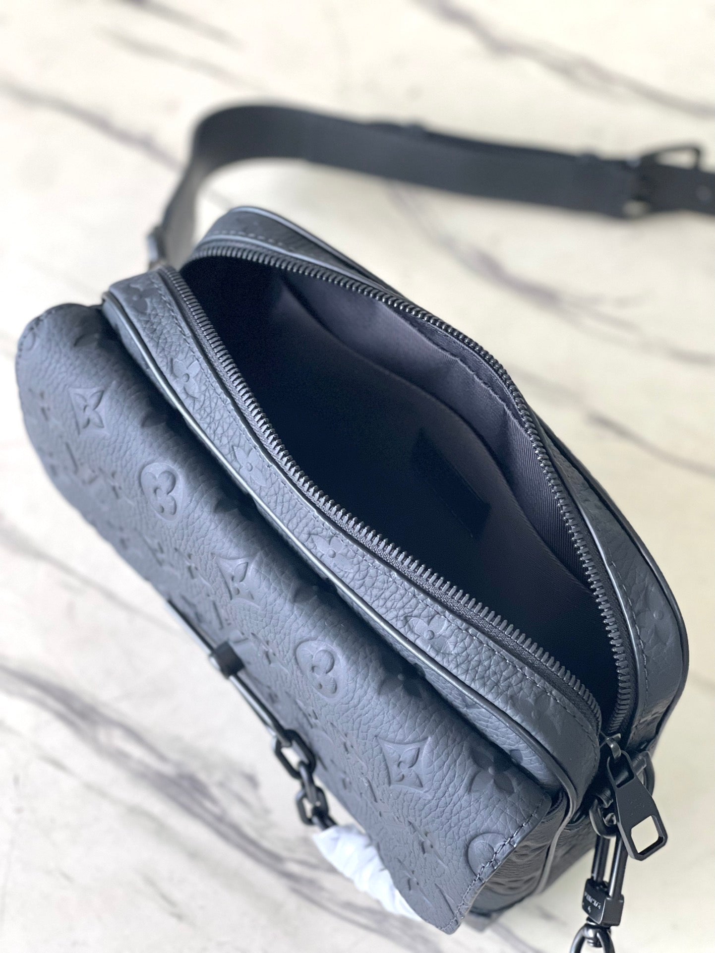Louis Vuitton Steamer Messenger M23742