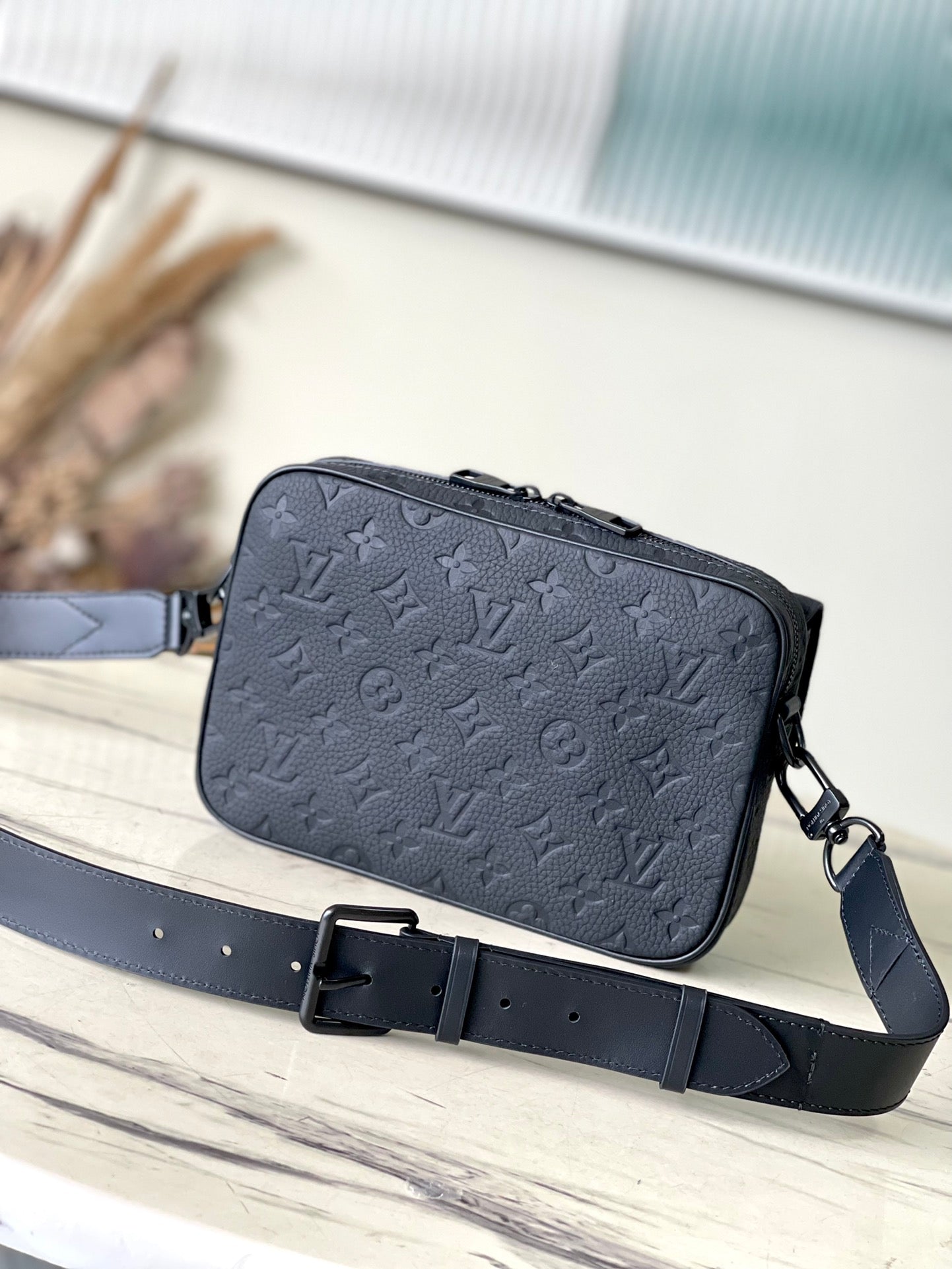 Louis Vuitton Steamer Messenger M23742