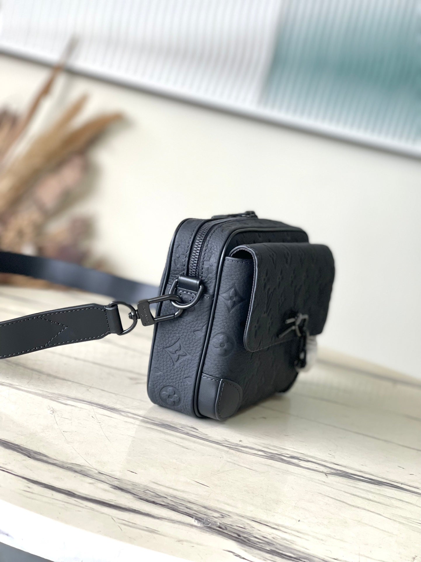 Louis Vuitton Steamer Messenger M23742