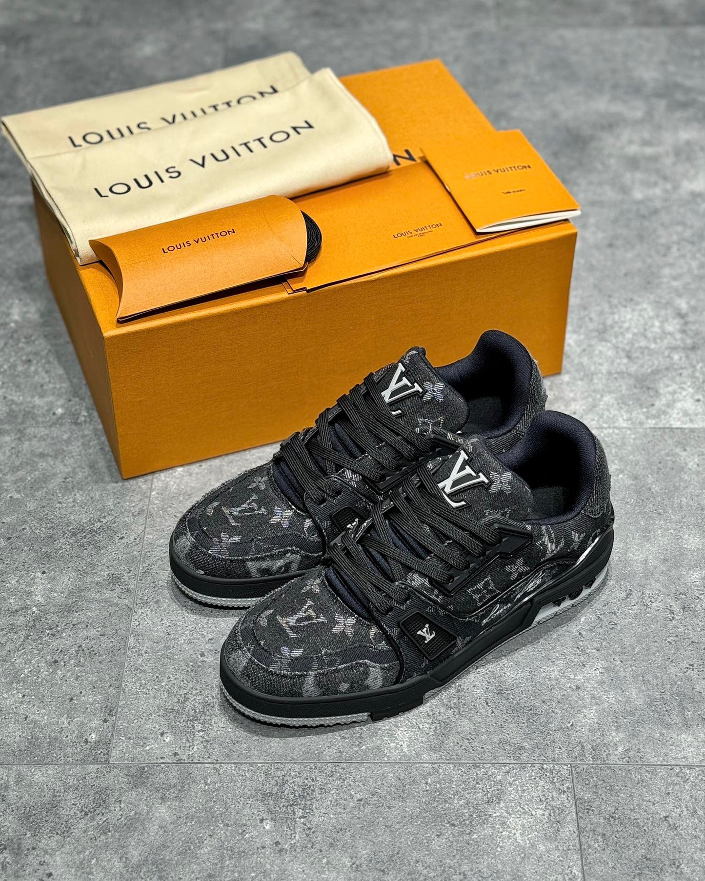 Louis Vuitton Trainer Low Denim black
