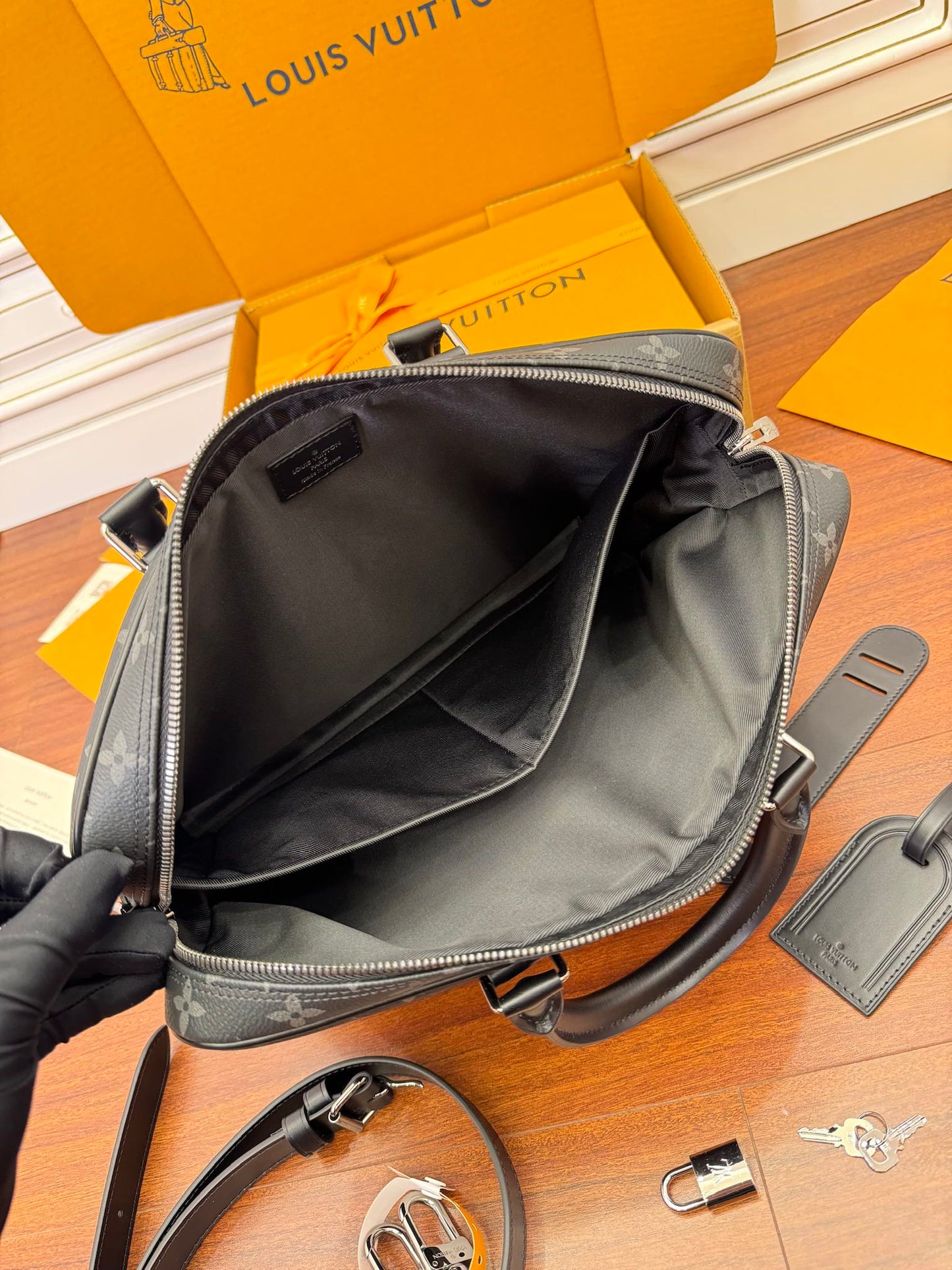 LV Porte-Documents Voyage PM M46457