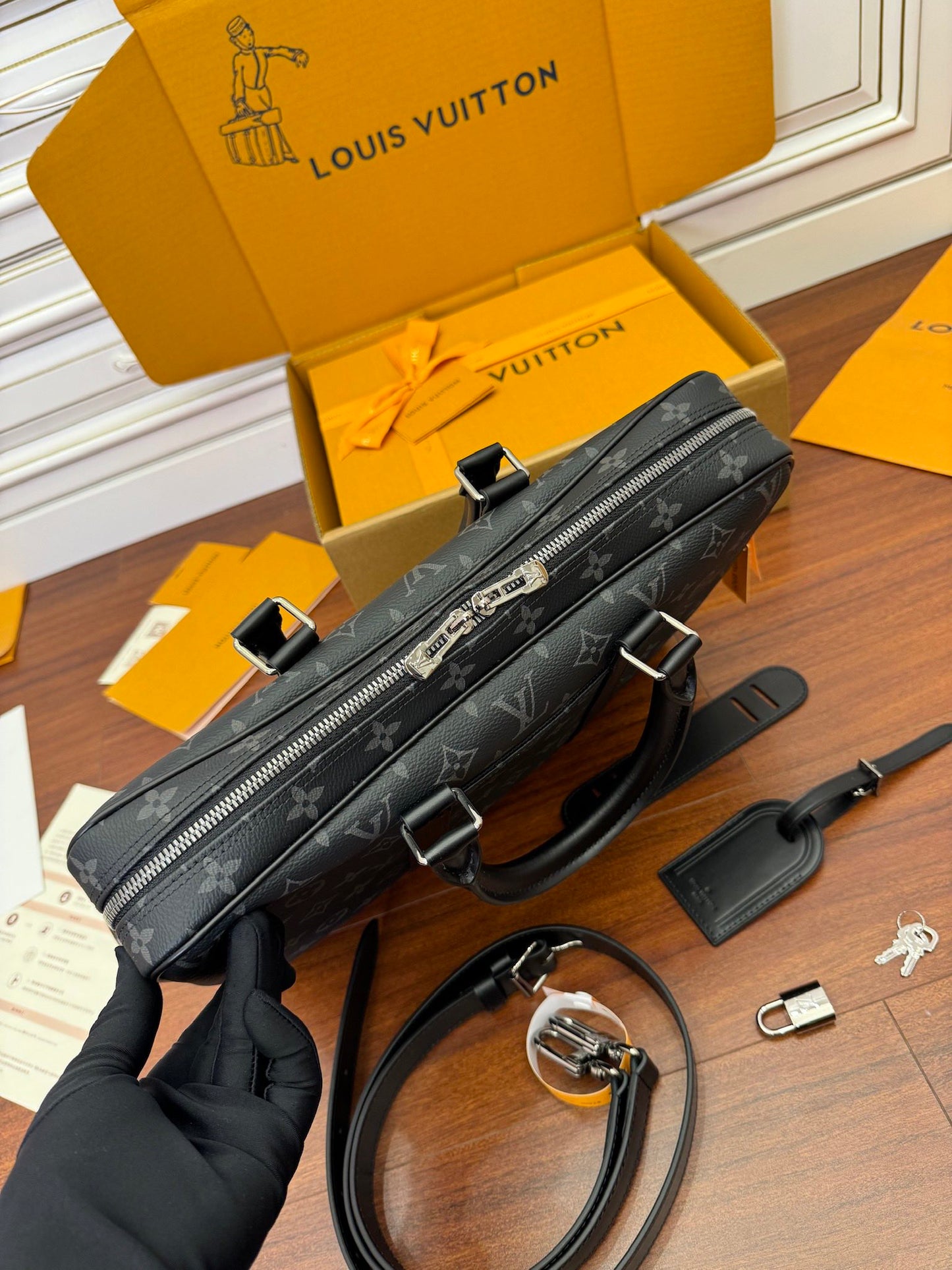 LV Porte-Documents Voyage PM M46457