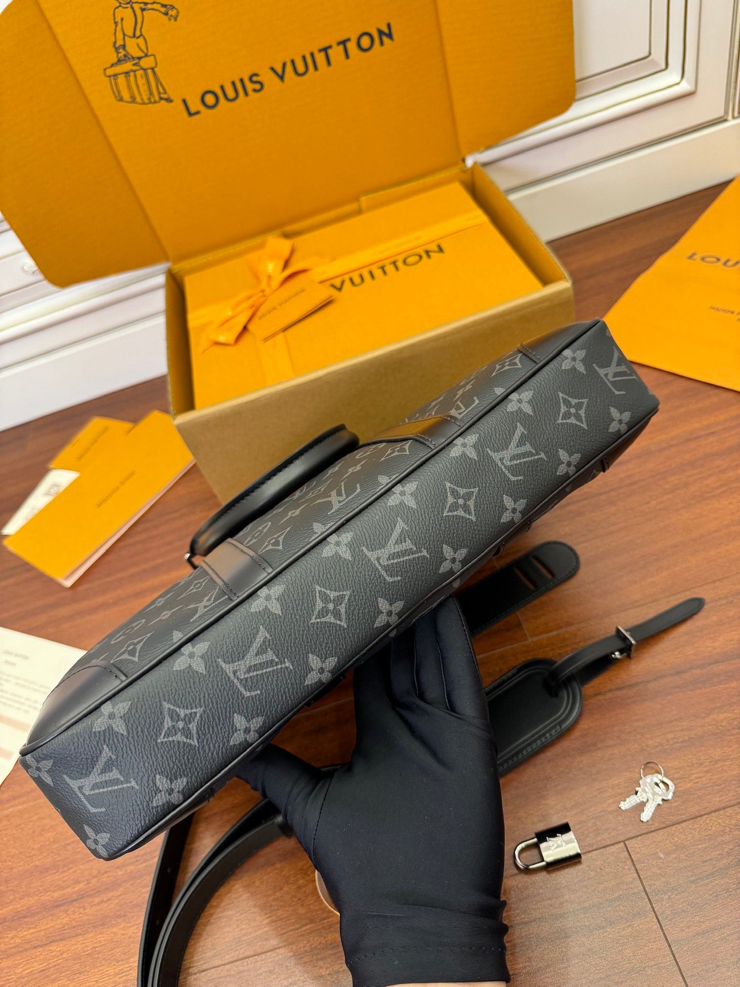 LV Porte-Documents Voyage PM M46457