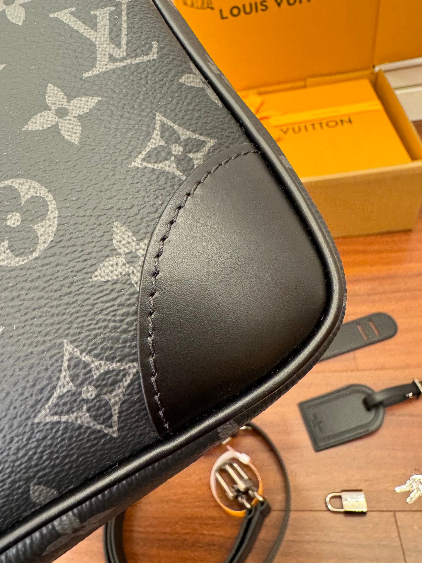 LV Porte-Documents Voyage PM M46457
