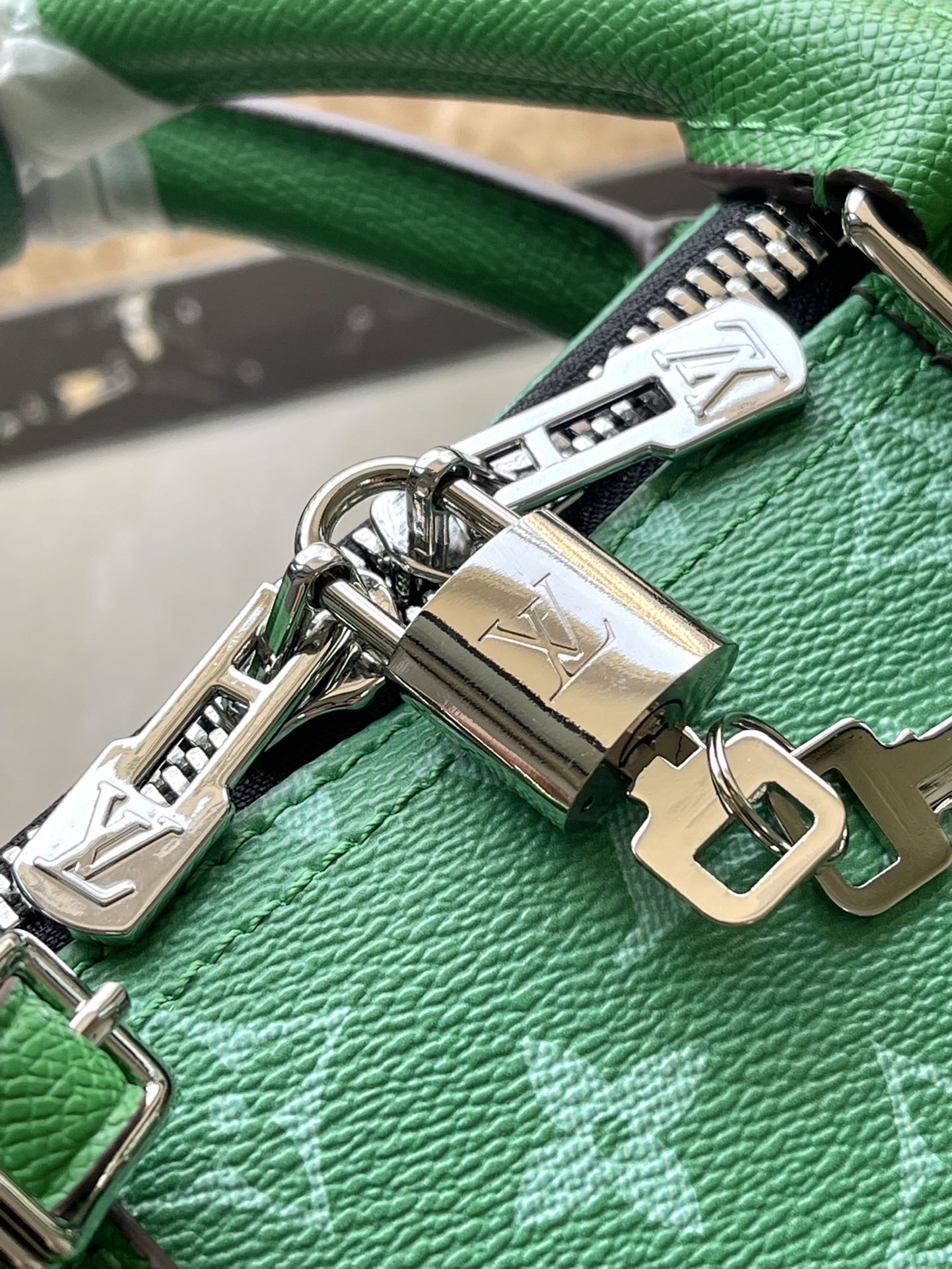 LV Keepall Bandoulière 45 M31046