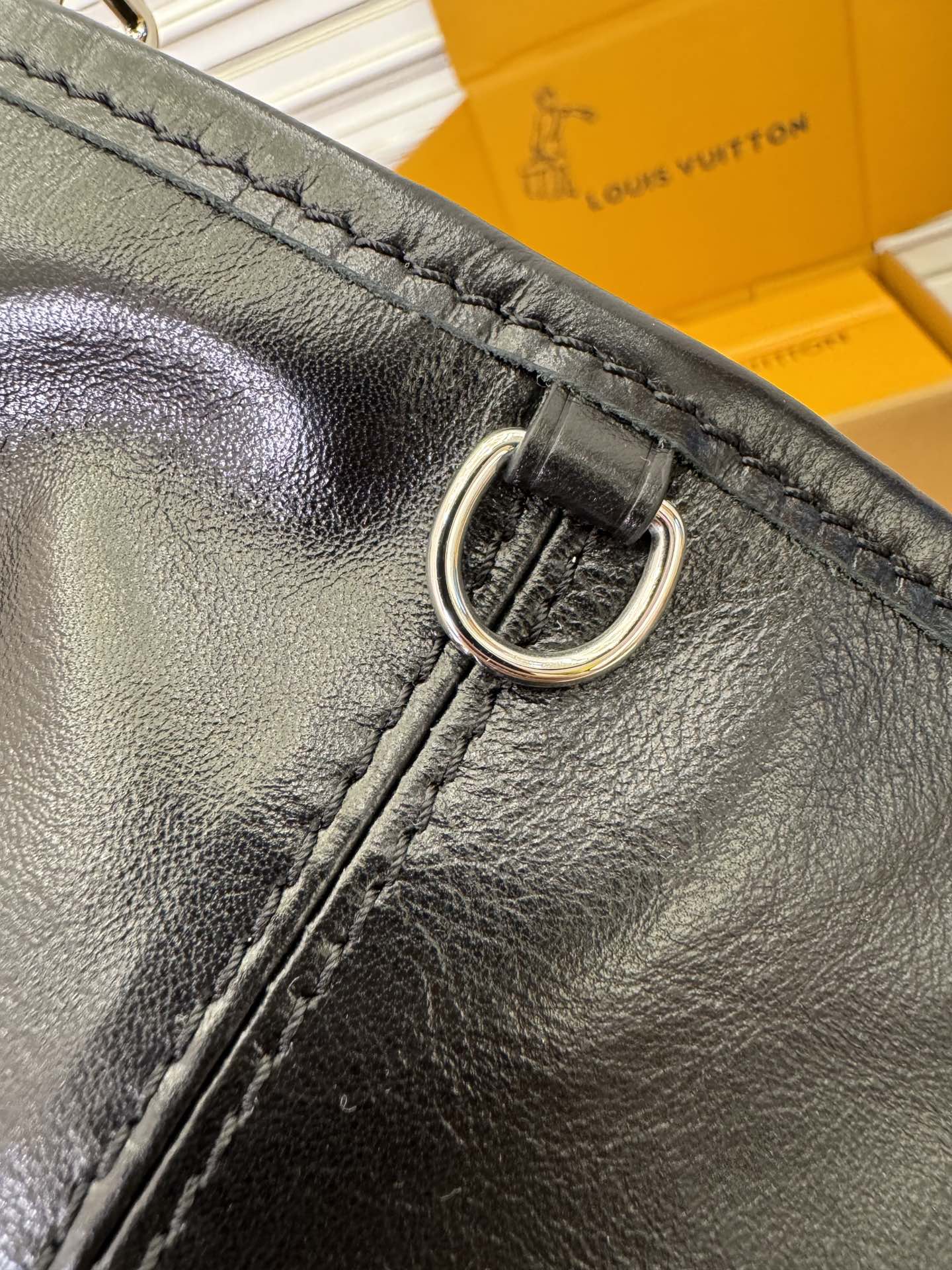 Louis Vuitton CarryAll MM M25143
