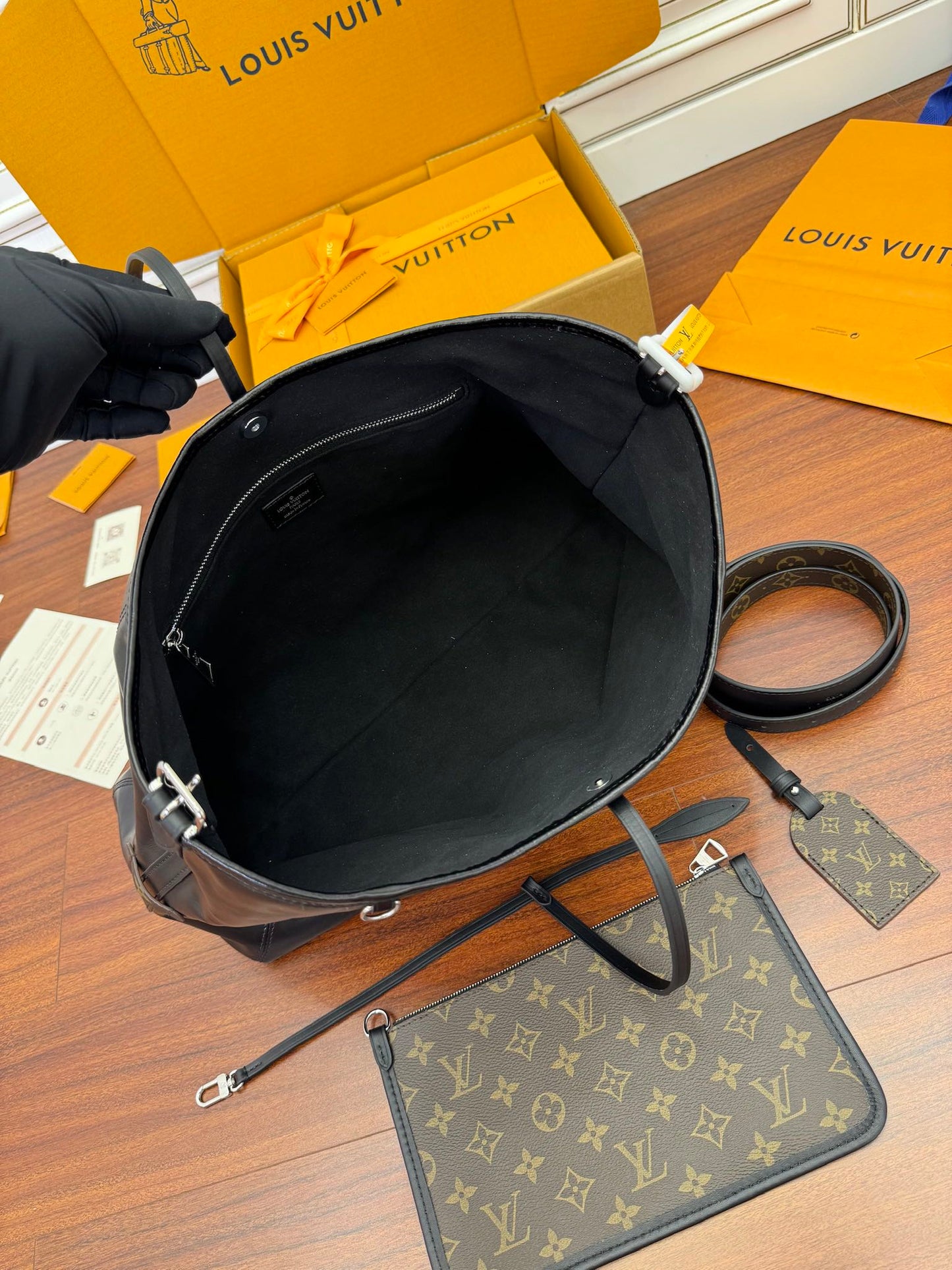 Louis Vuitton CarryAll MM M25143