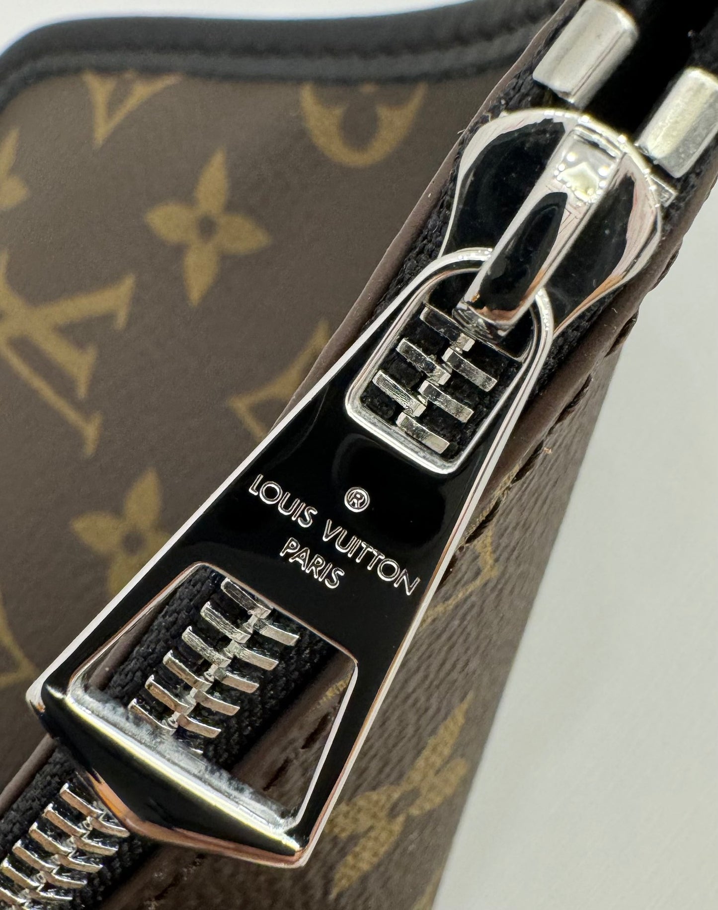 Louis Vuitton CarryAll MM M25143