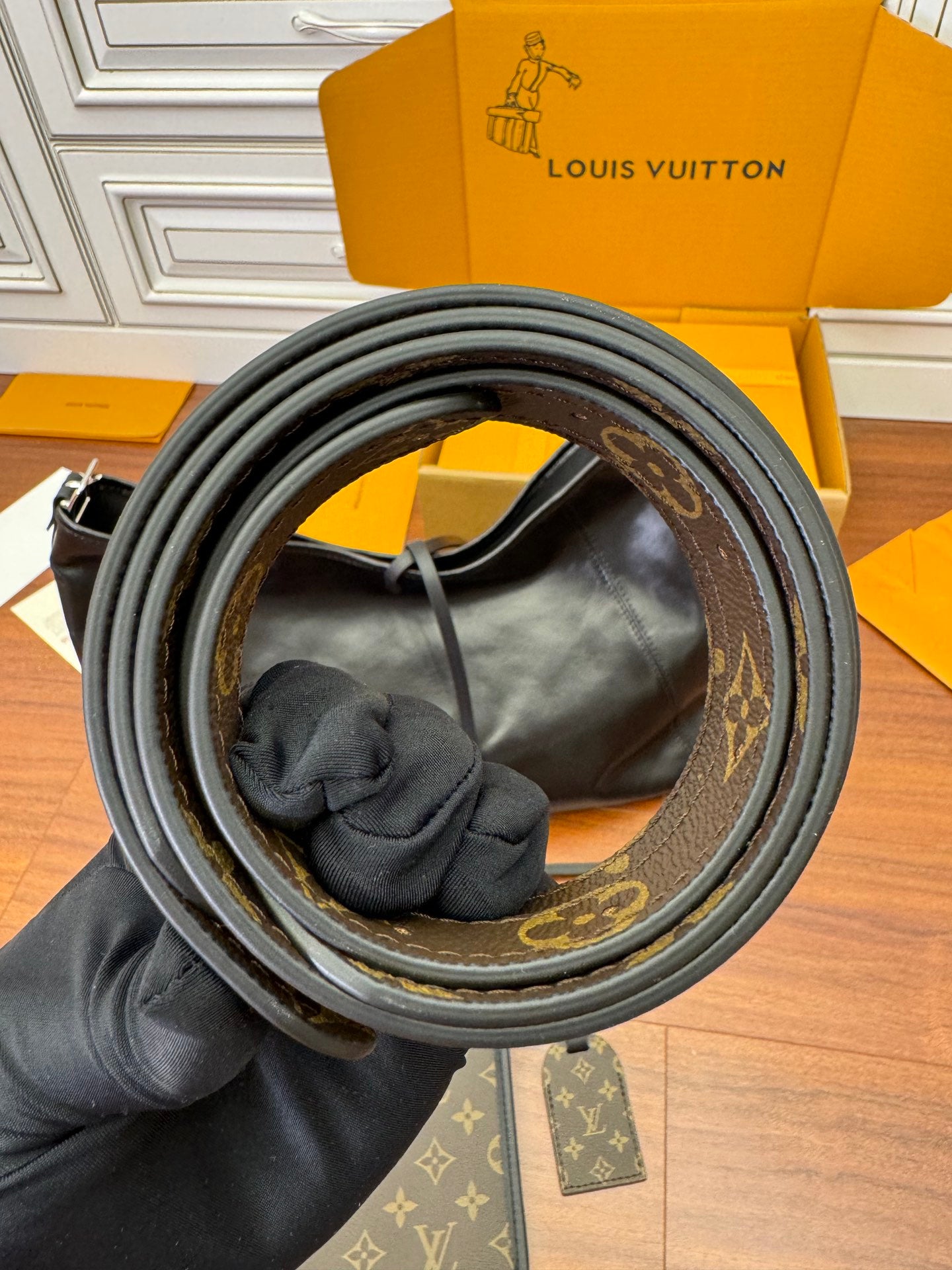 Louis Vuitton CarryAll MM M25143