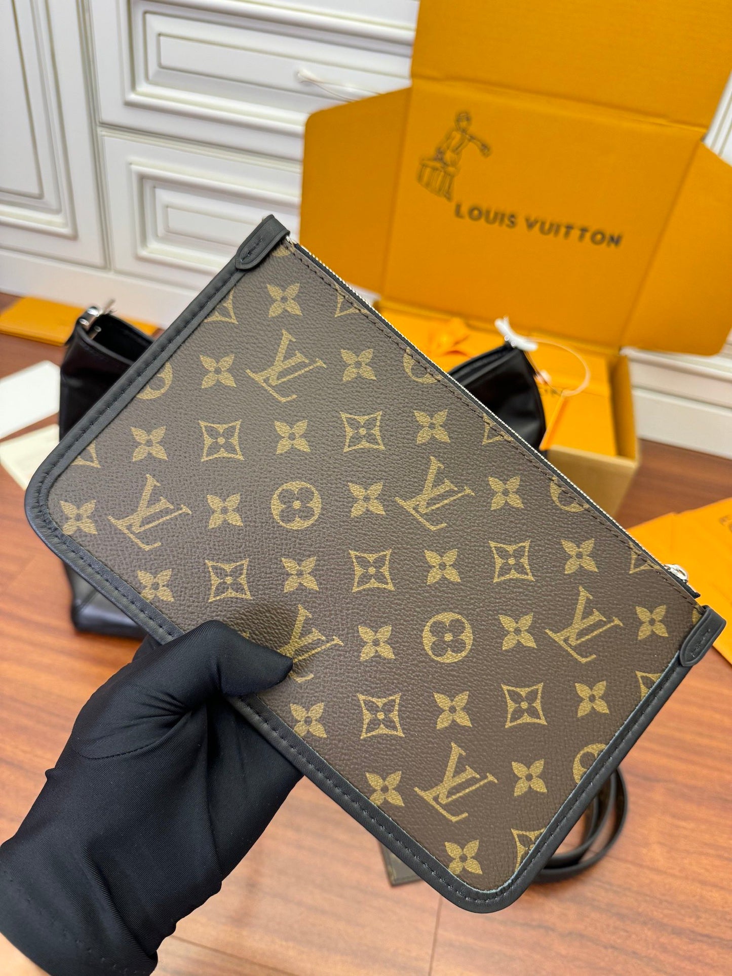 Louis Vuitton CarryAll MM M25143