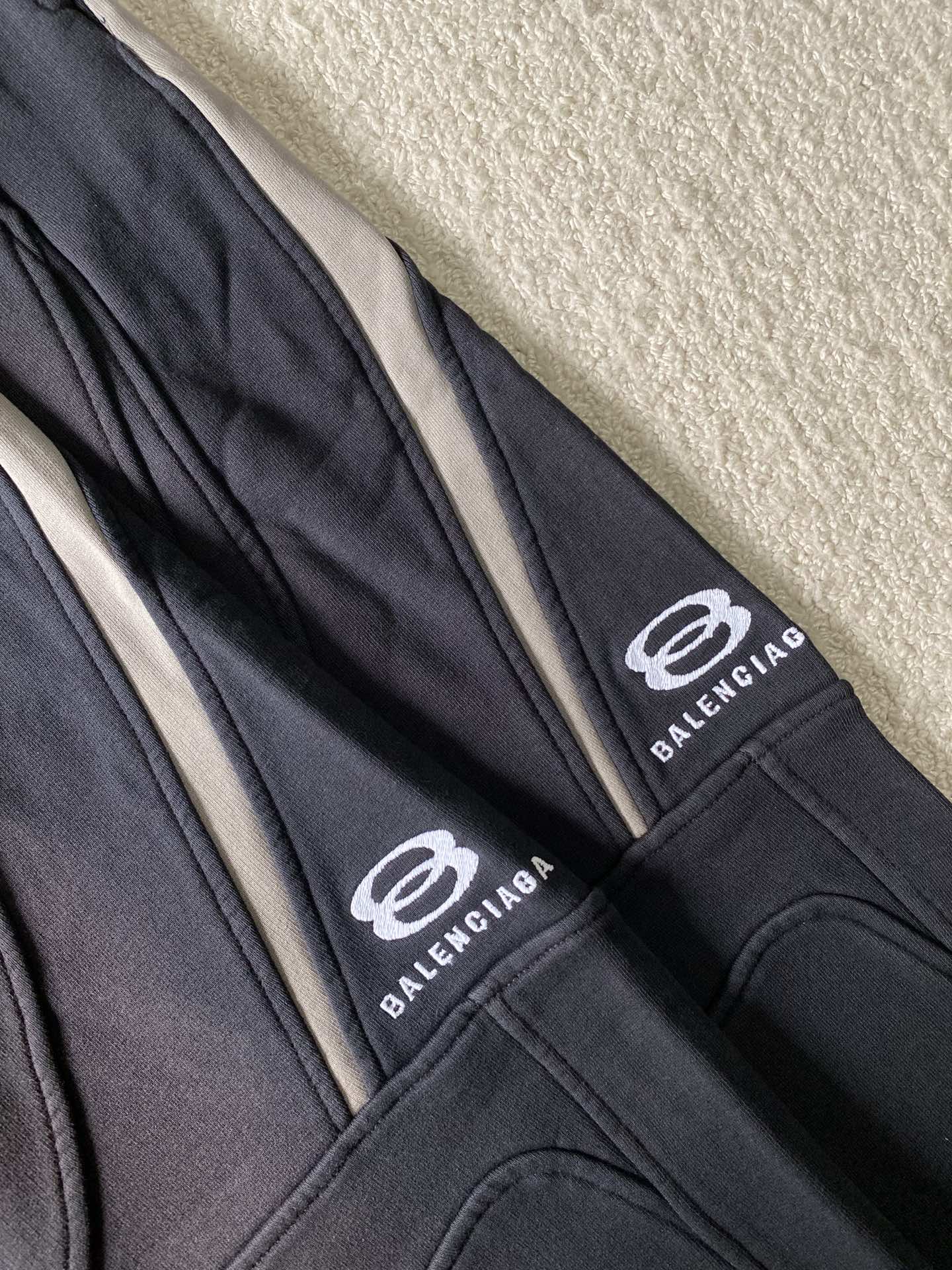 Balenciaga UNITY SPORTS ICON BIKER PANTS IN BLACK