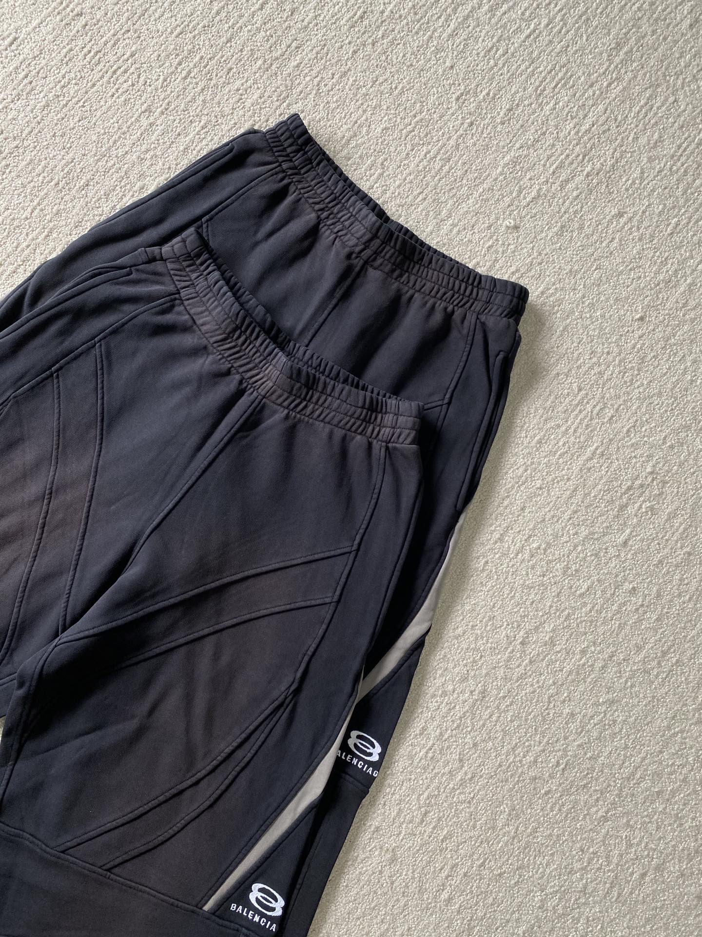 Balenciaga UNITY SPORTS ICON BIKER PANTS IN BLACK
