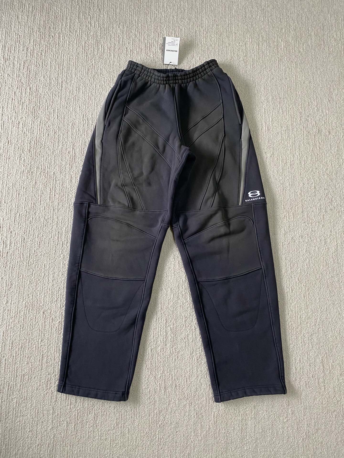 Balenciaga UNITY SPORTS ICON BIKER PANTS IN BLACK