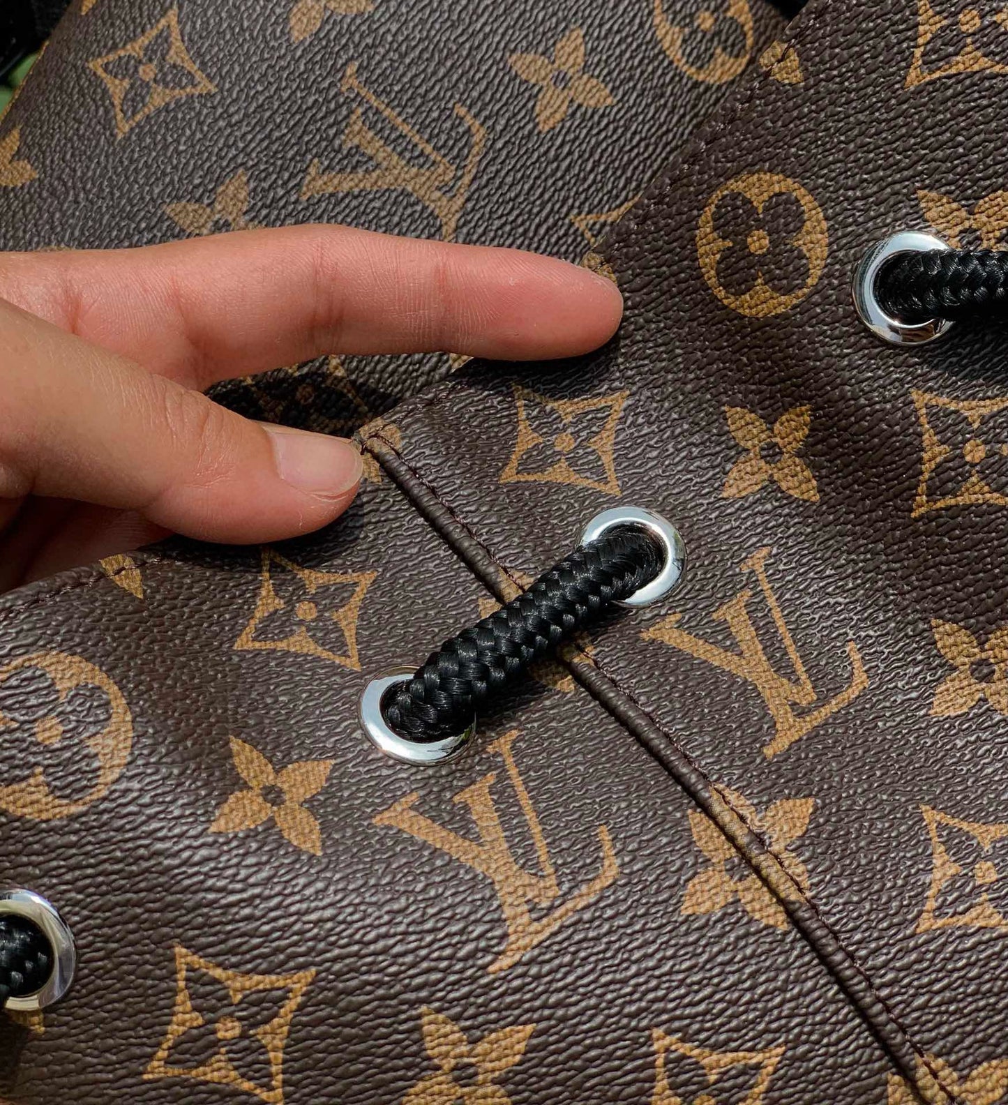 Louis Vuitton Christopher MM M43735