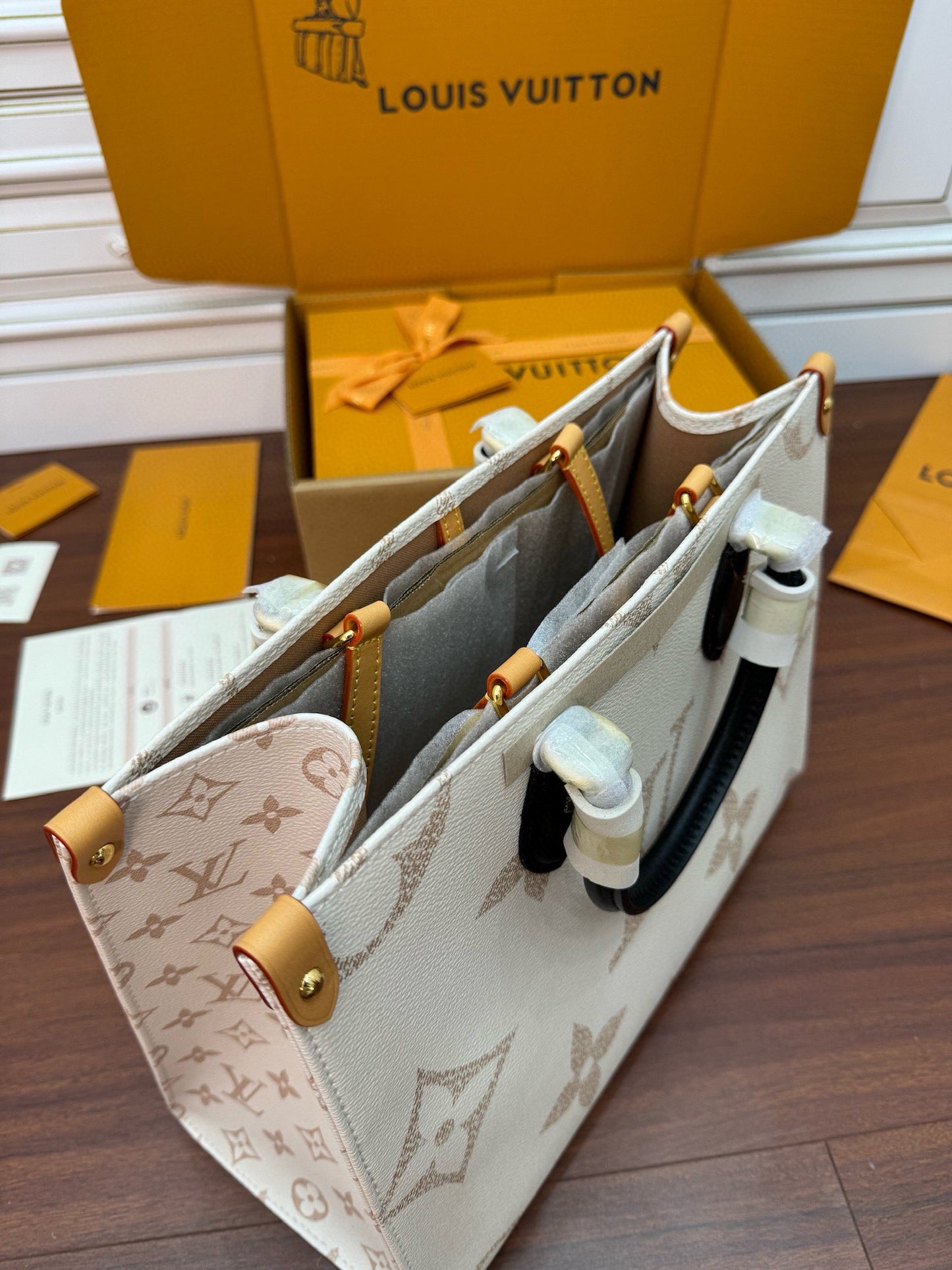 LV OnTheGo MM M46912