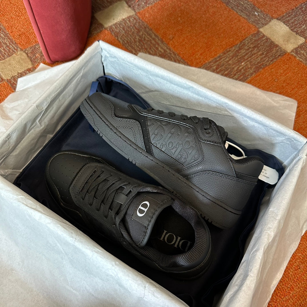 B27 Low-Top Sneaker Black Gravity
