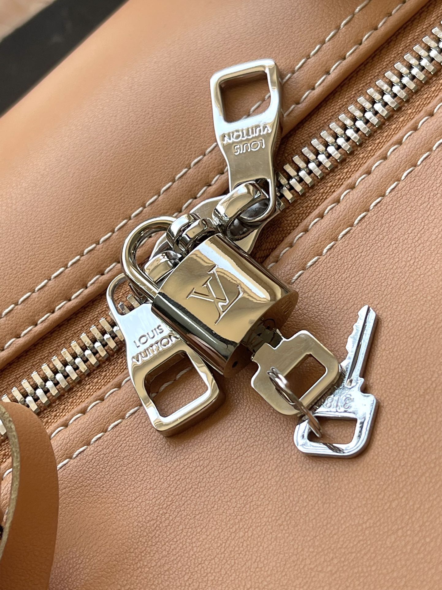 LV Keepall Bandoulière 50 M11767