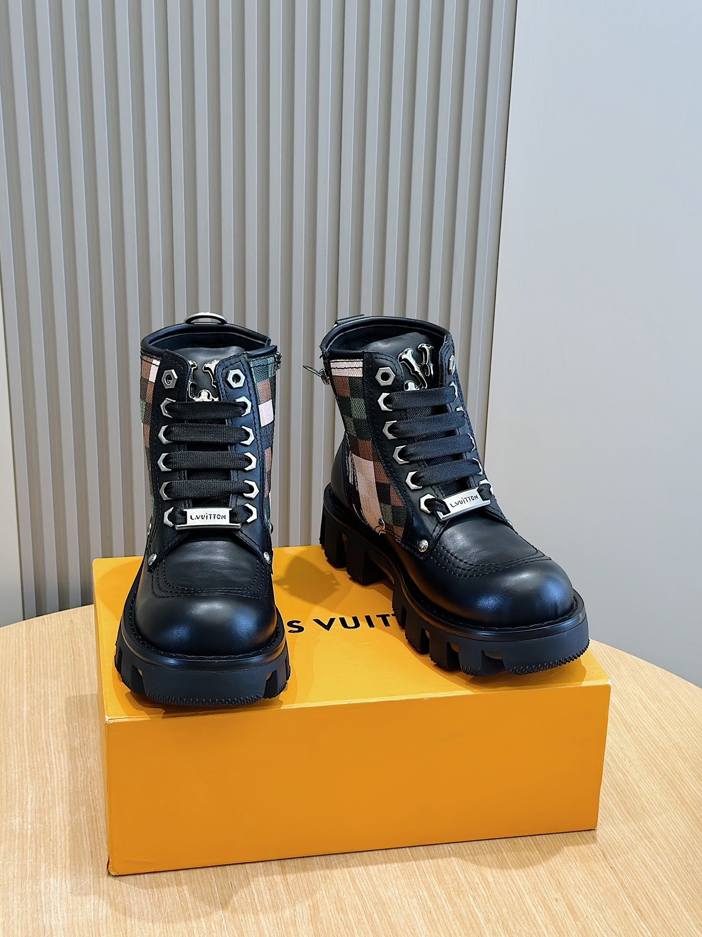 LV Checker Combat Boot 1ACNF2