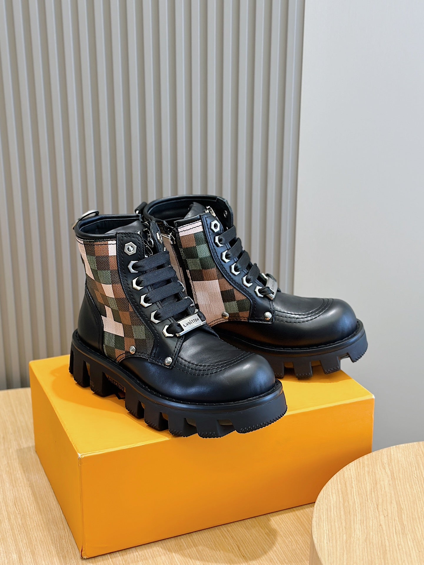 LV Checker Combat Boot 1ACNF2