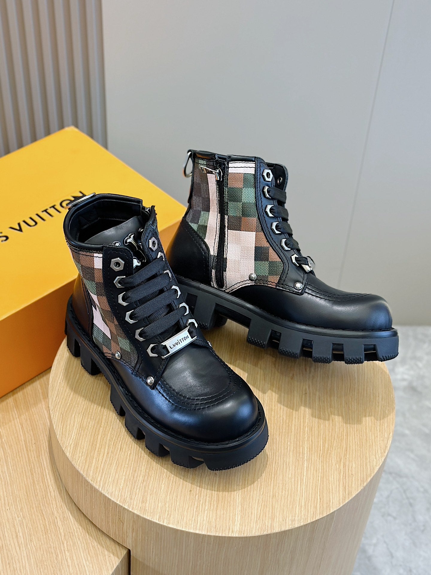 LV Checker Combat Boot 1ACNF2