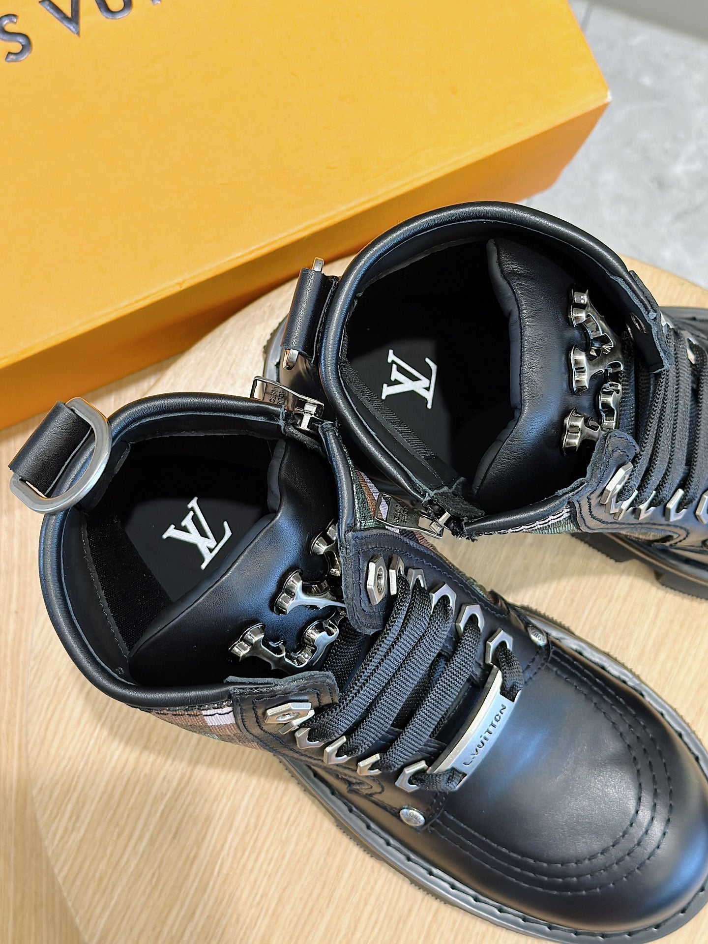 LV Checker Combat Boot 1ACNF2
