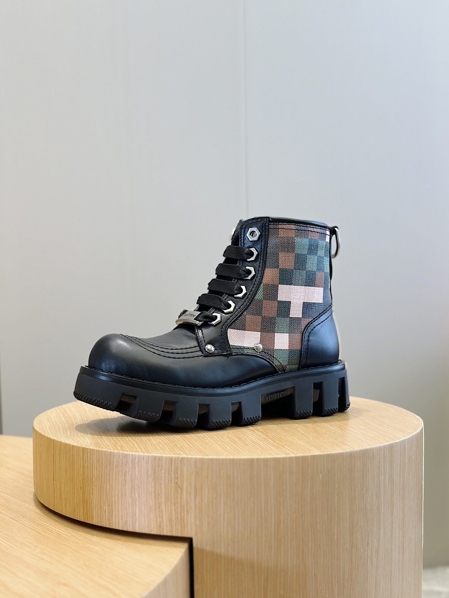 LV Checker Combat Boot 1ACNF2