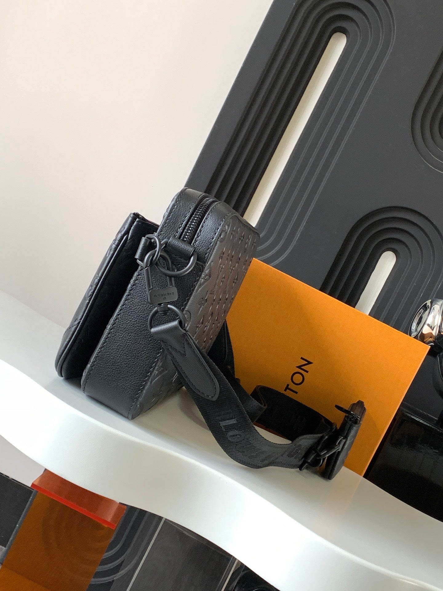 LV Trio Messenger M46602