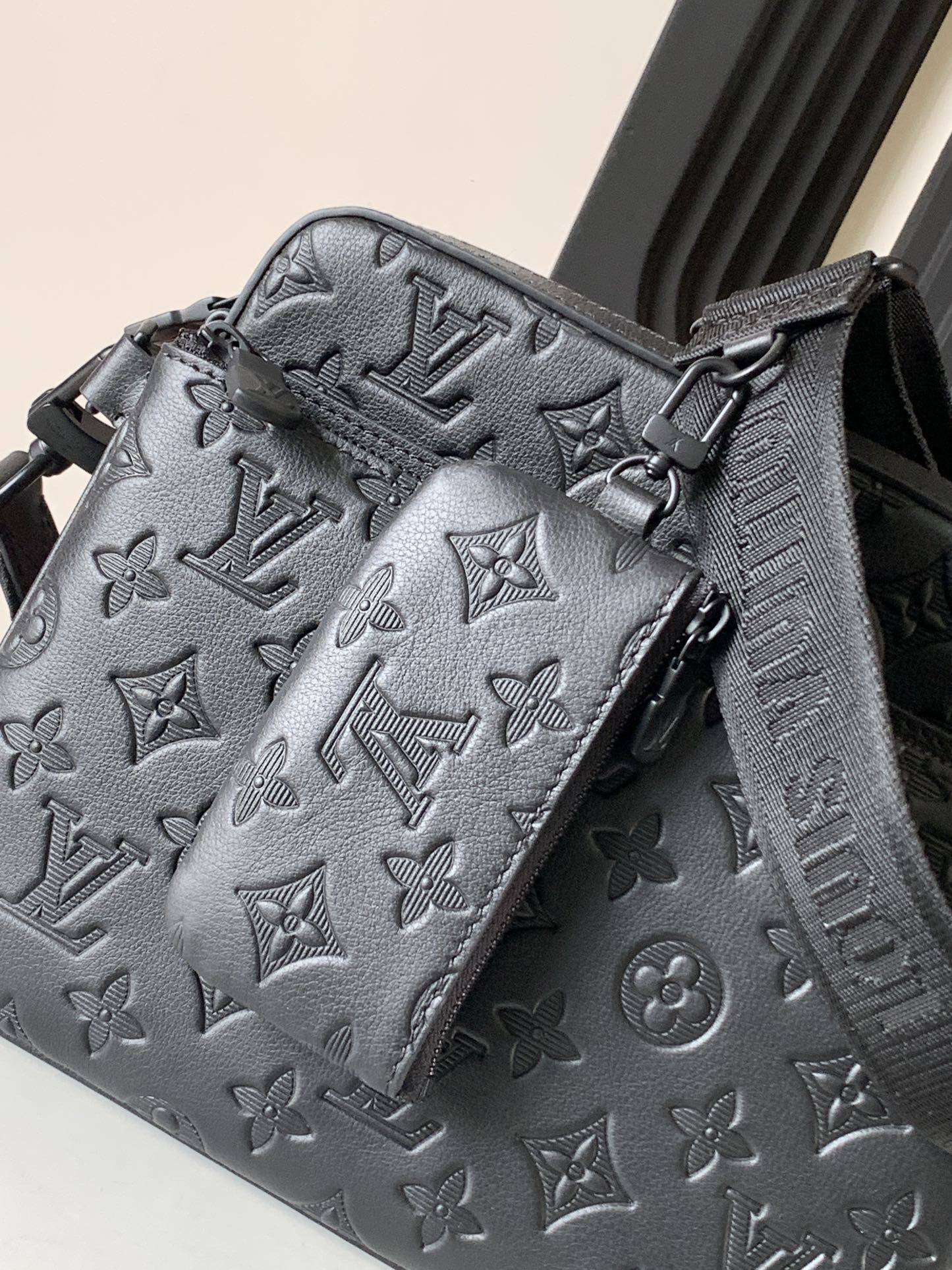 LV Trio Messenger M46602
