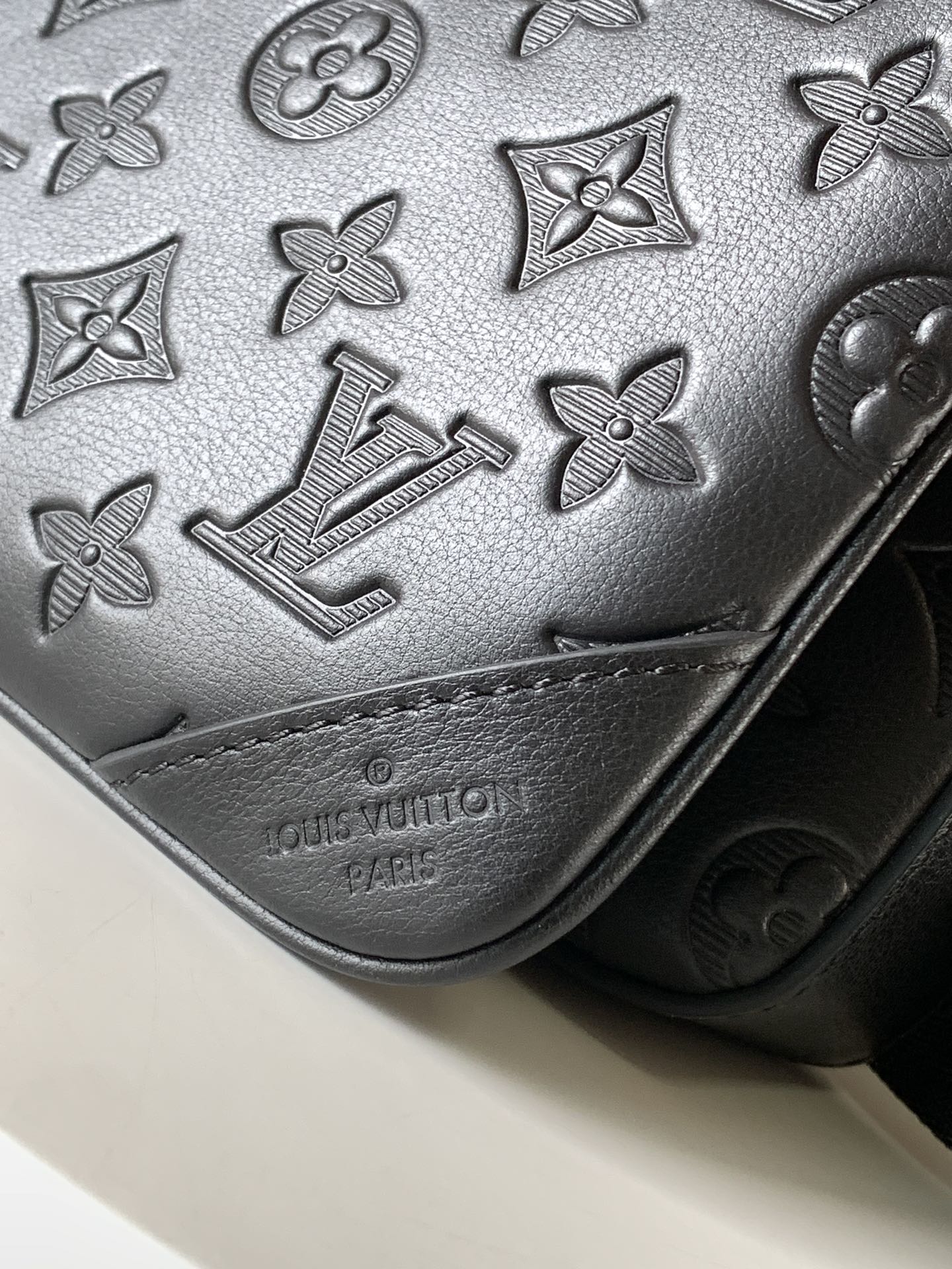LV Trio Messenger M46602