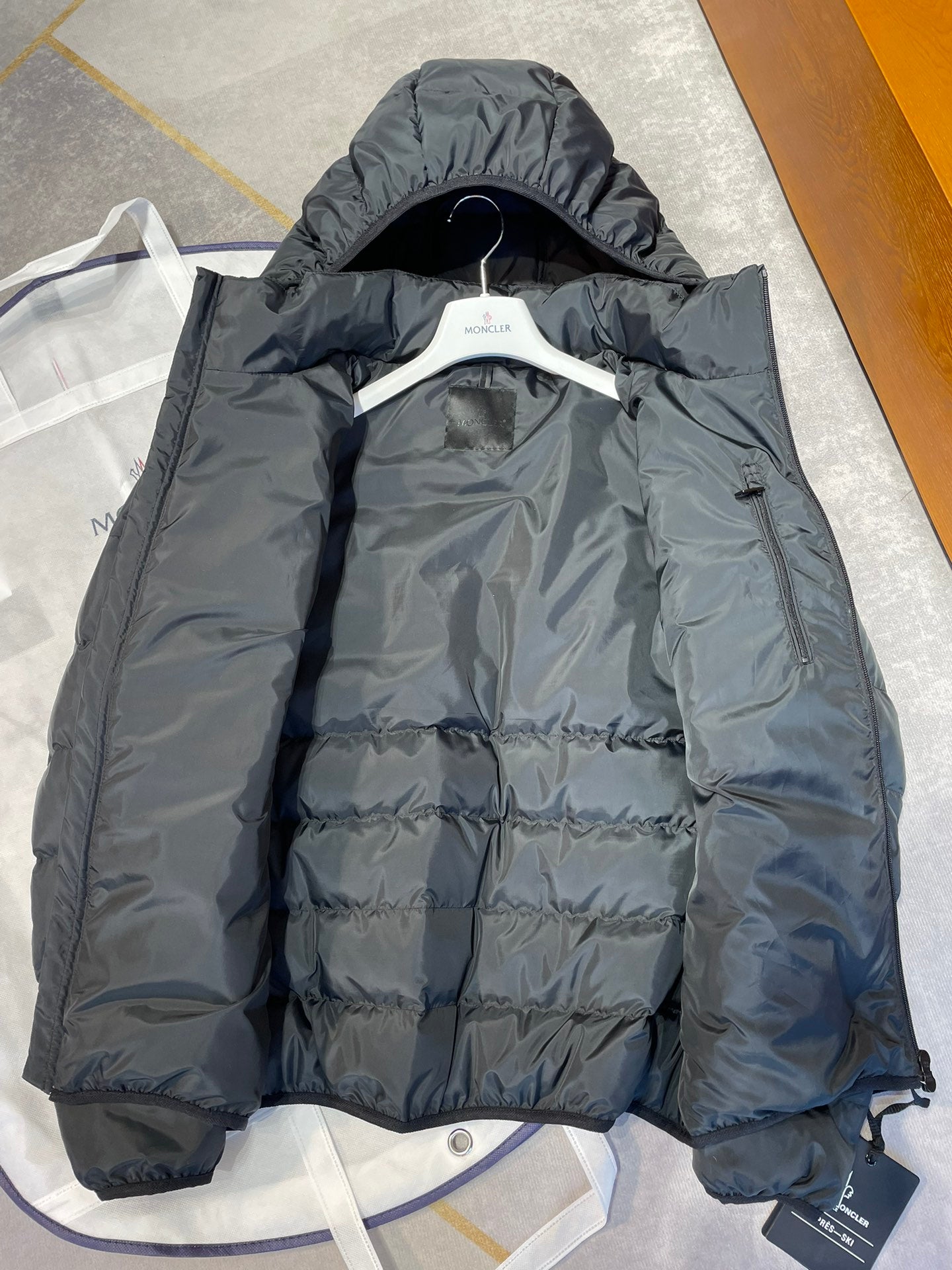 Moncler Jeluz Hooded Short Down Jacket