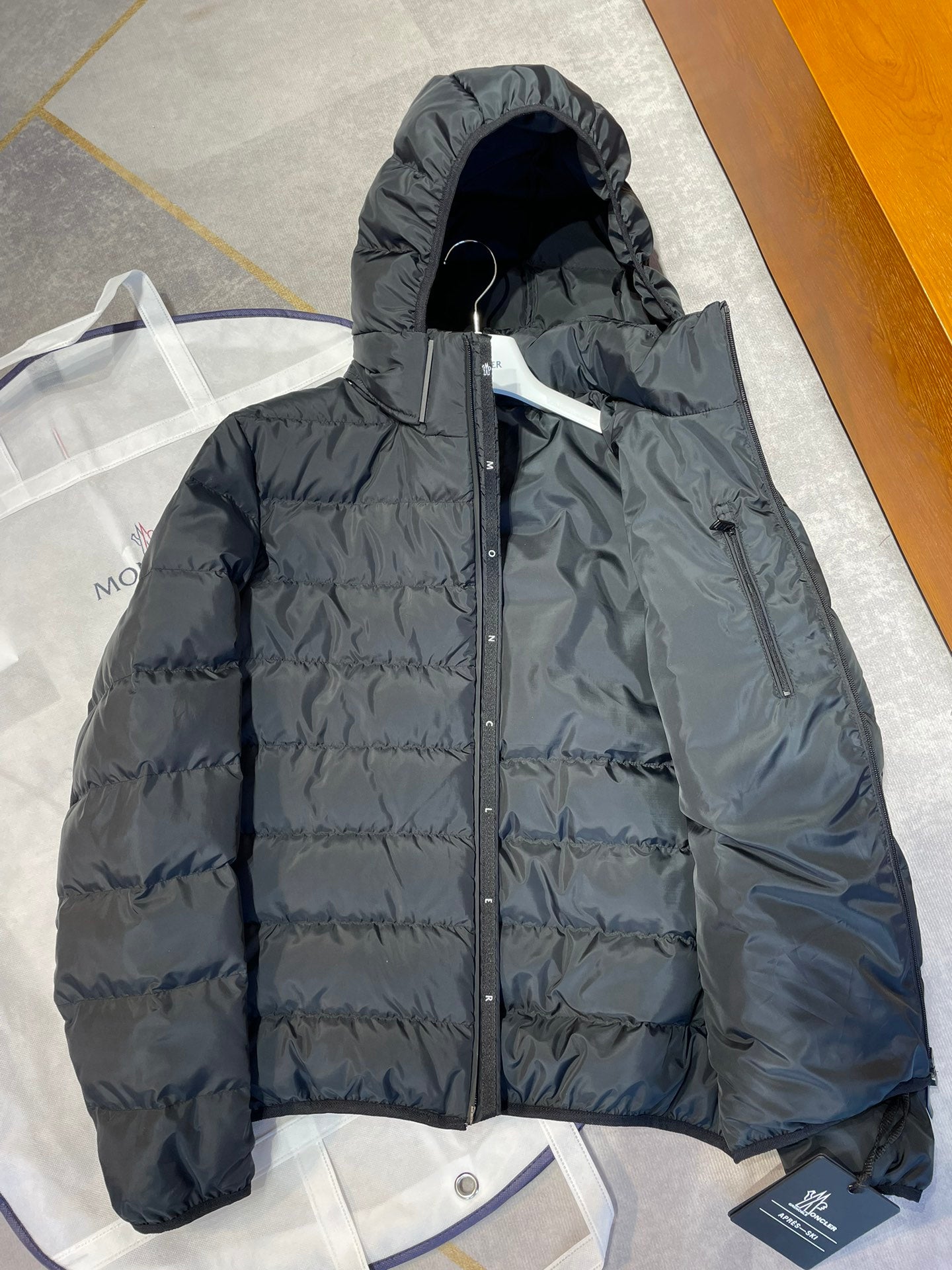 Moncler Jeluz Hooded Short Down Jacket