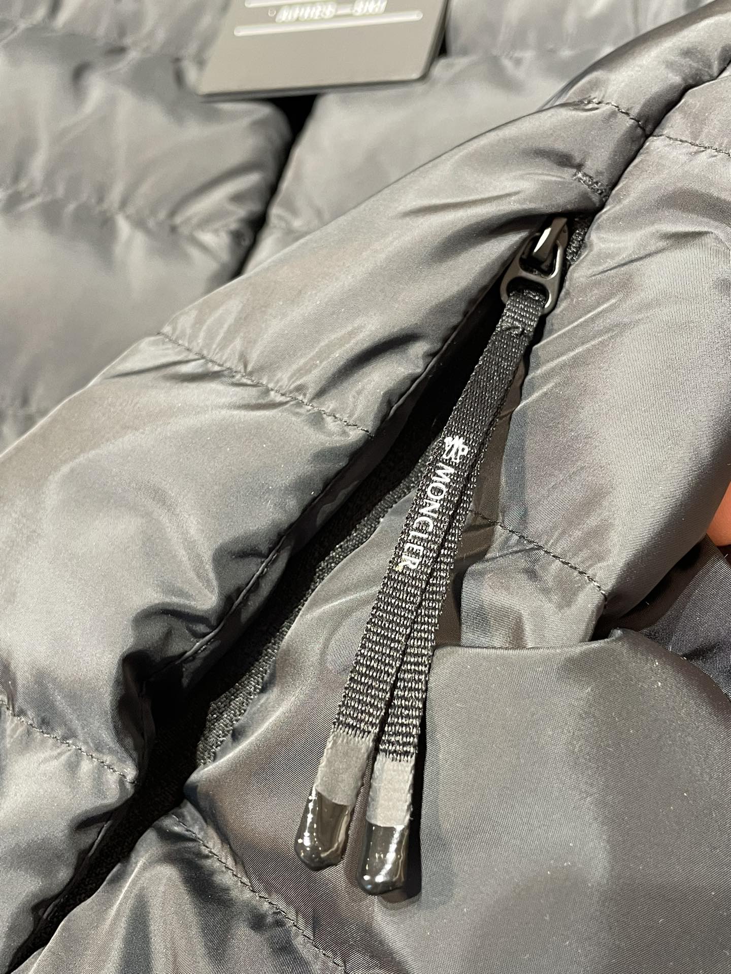 Moncler Jeluz Hooded Short Down Jacket