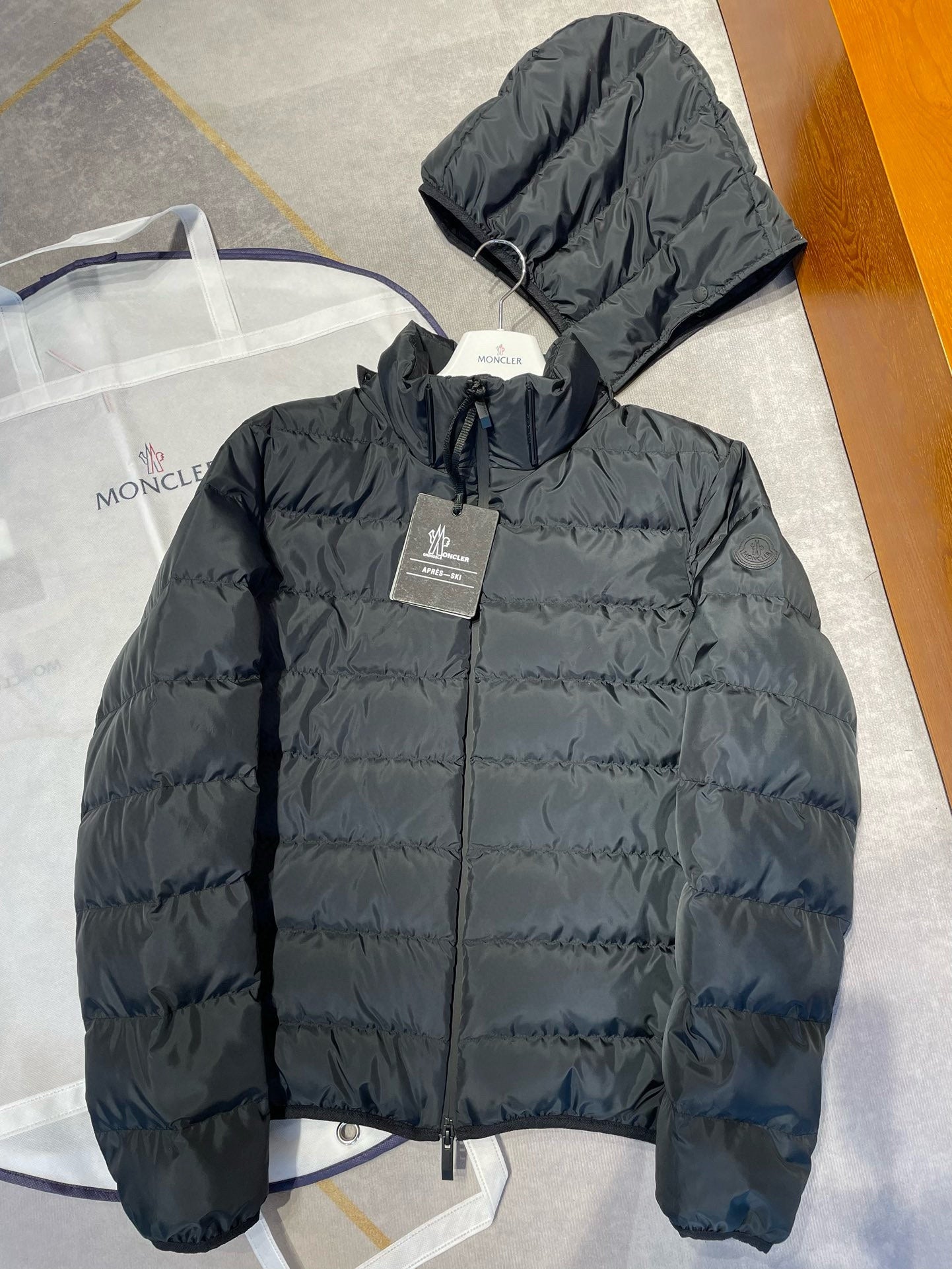 Moncler Jeluz Hooded Short Down Jacket
