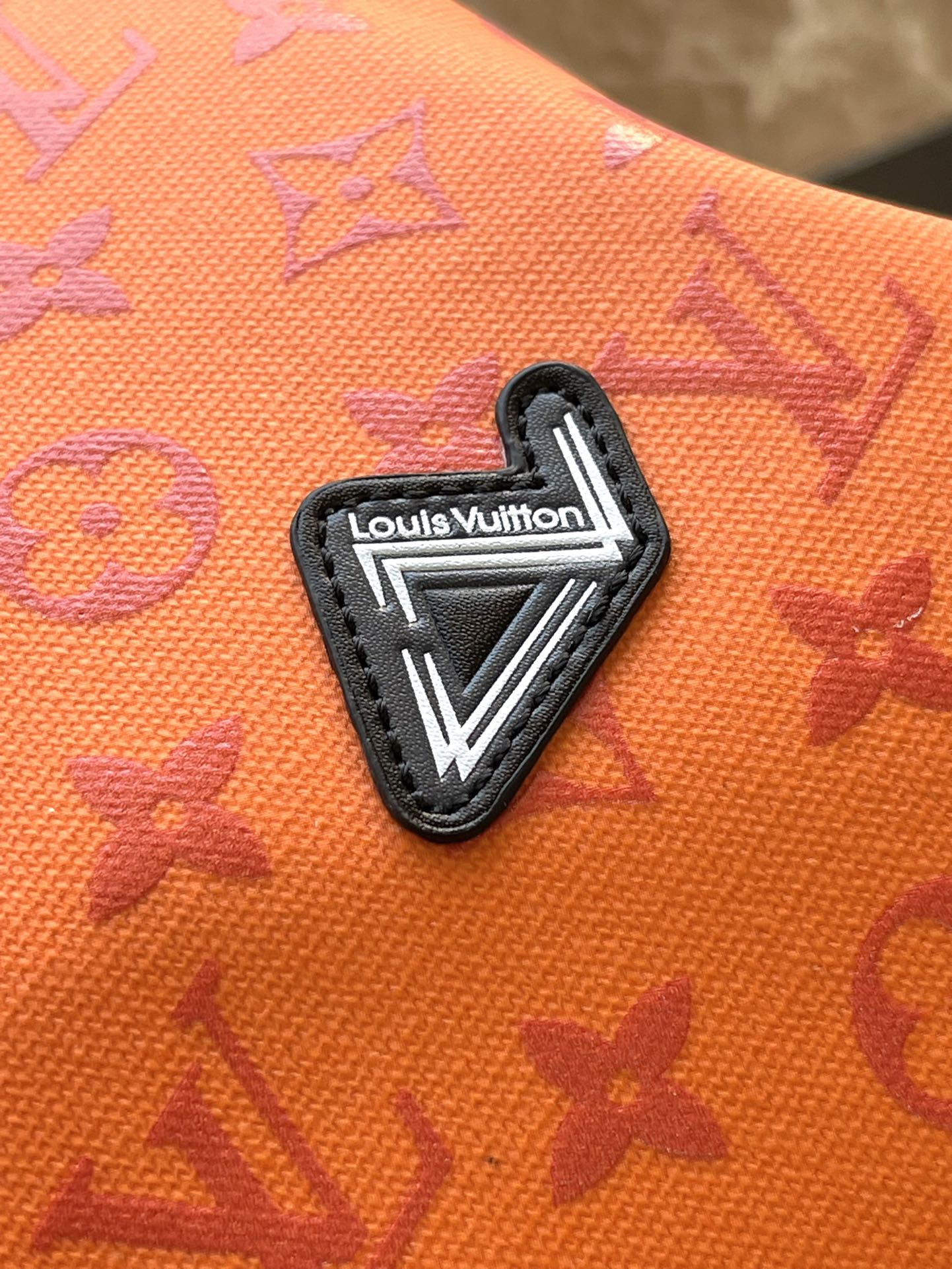 LV Keepall Sport M12724