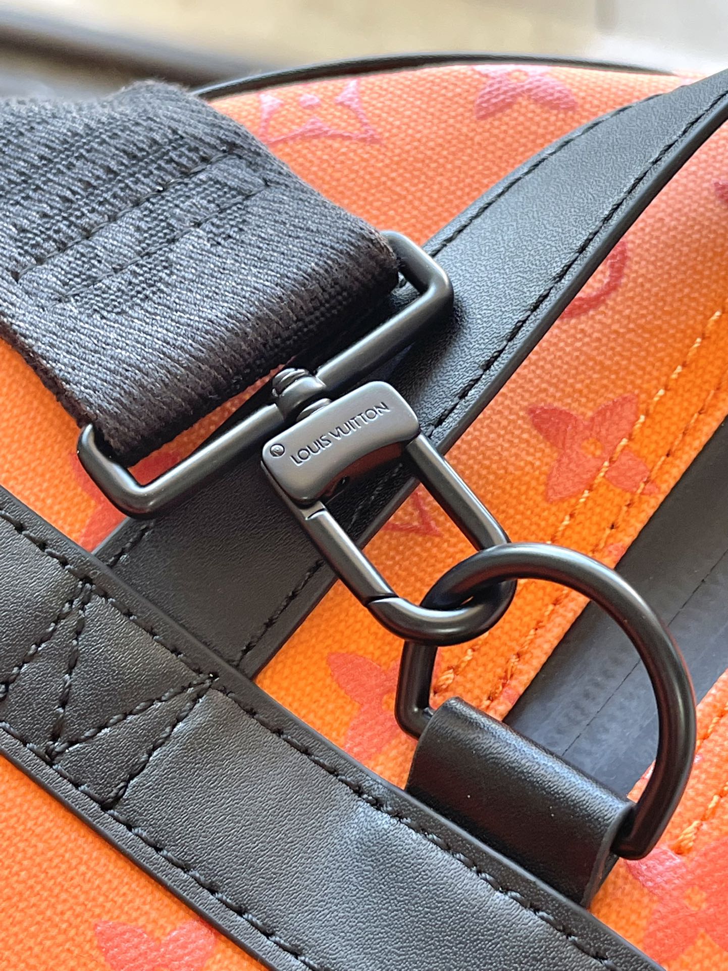 LV Keepall Sport M12724