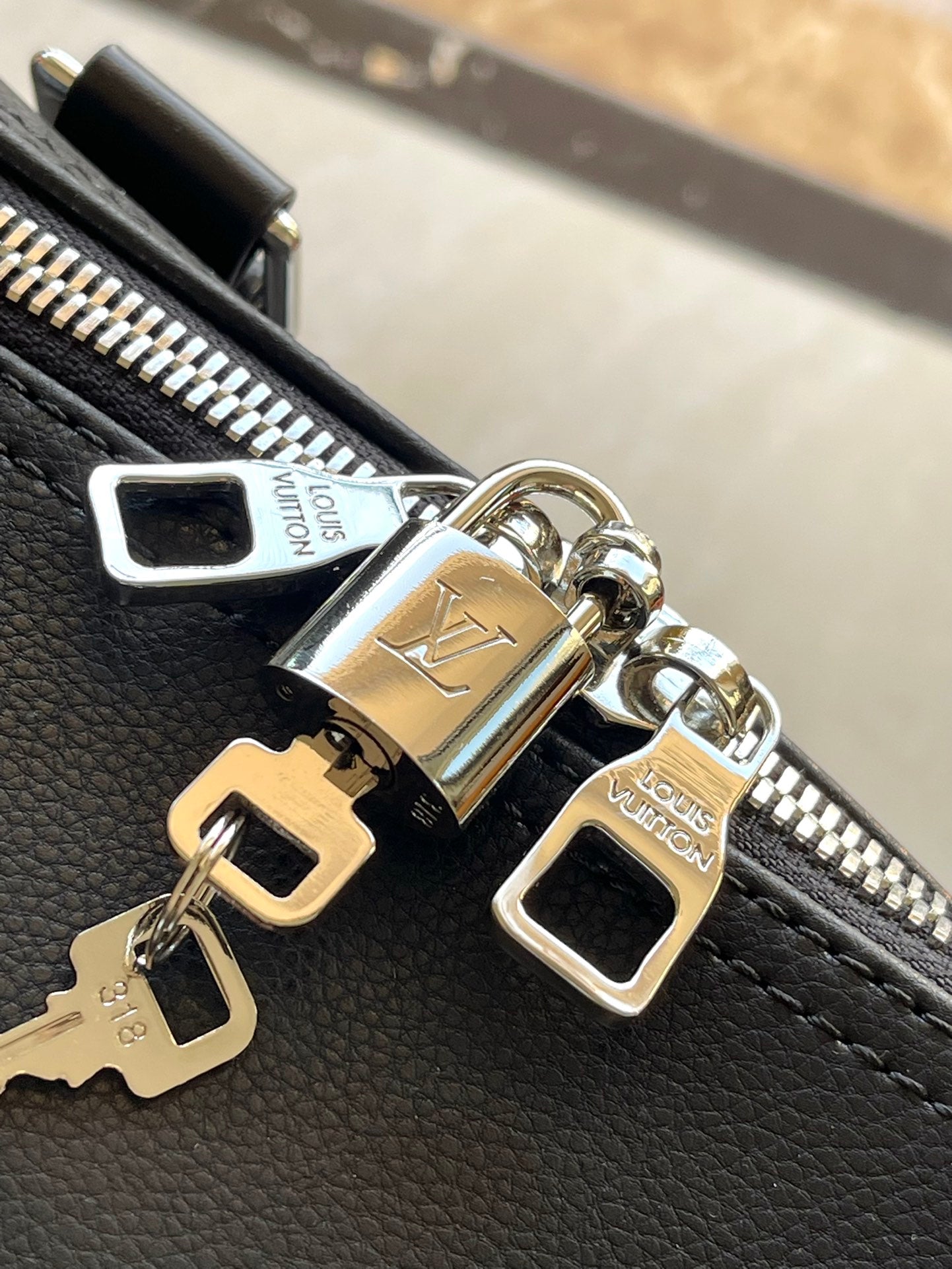 LV Keepall Bandoulière 50 M12690