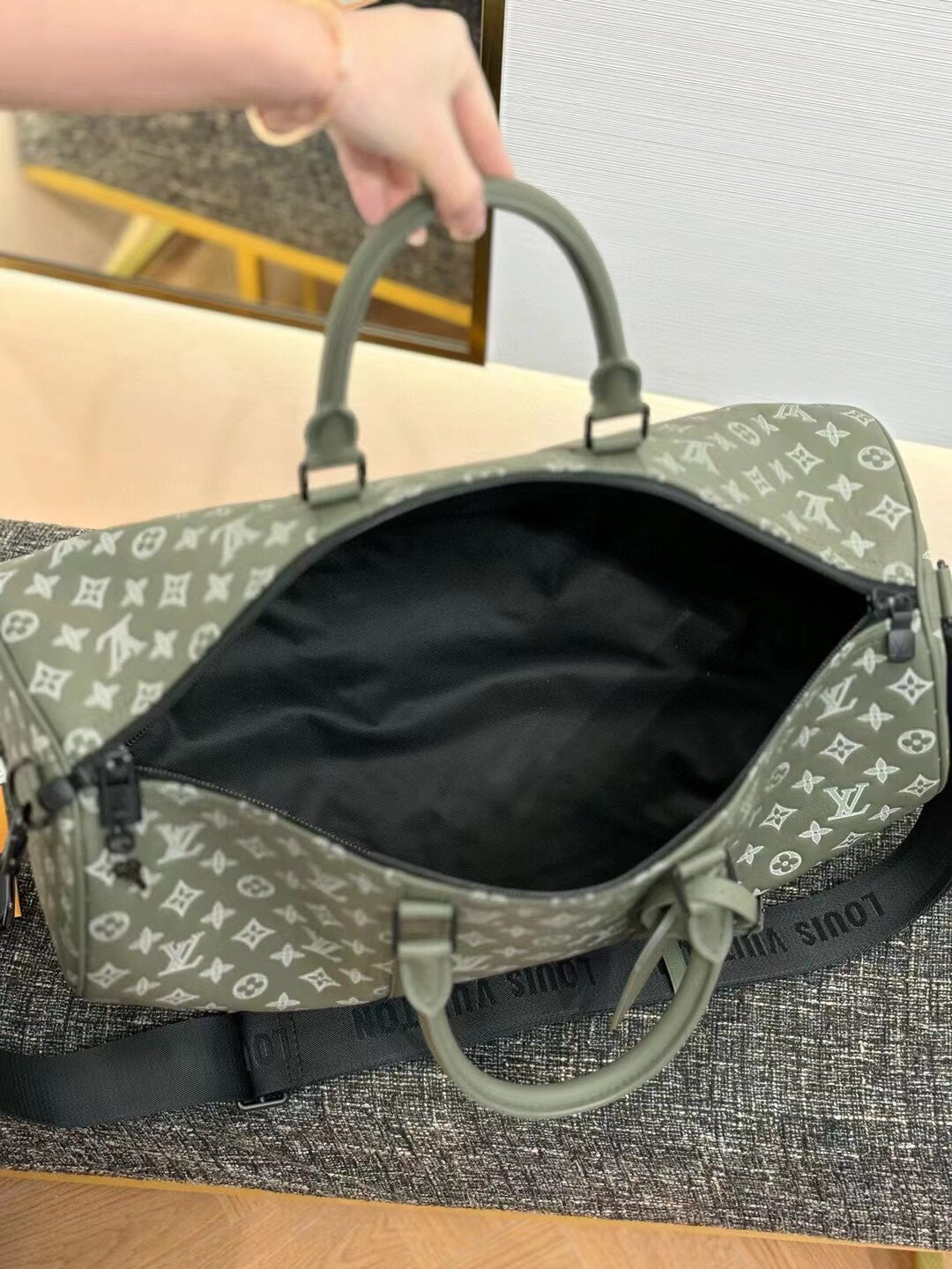 LV Keepall Bandoulière 50 M12504