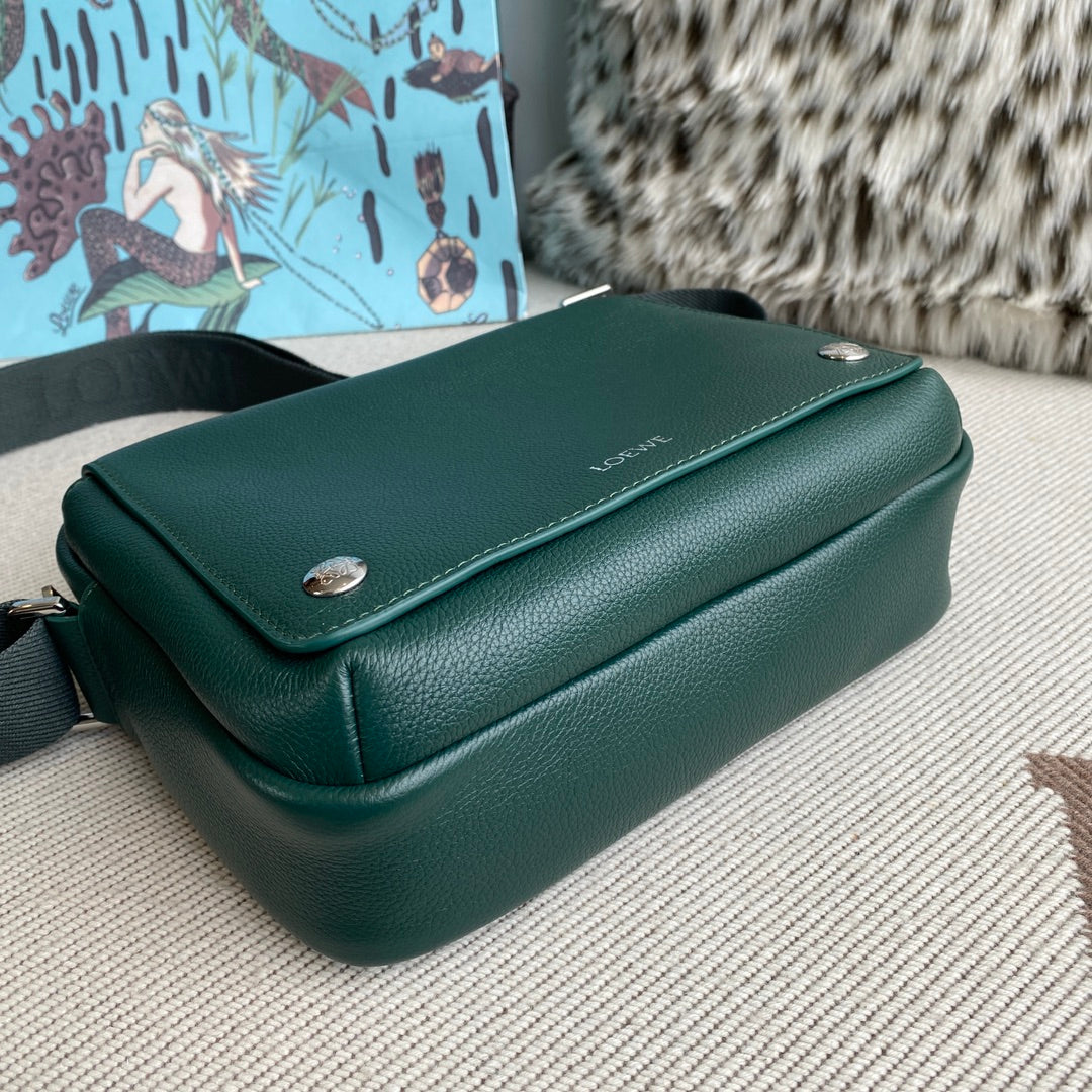 Loewe Medium Pebble messenger bag