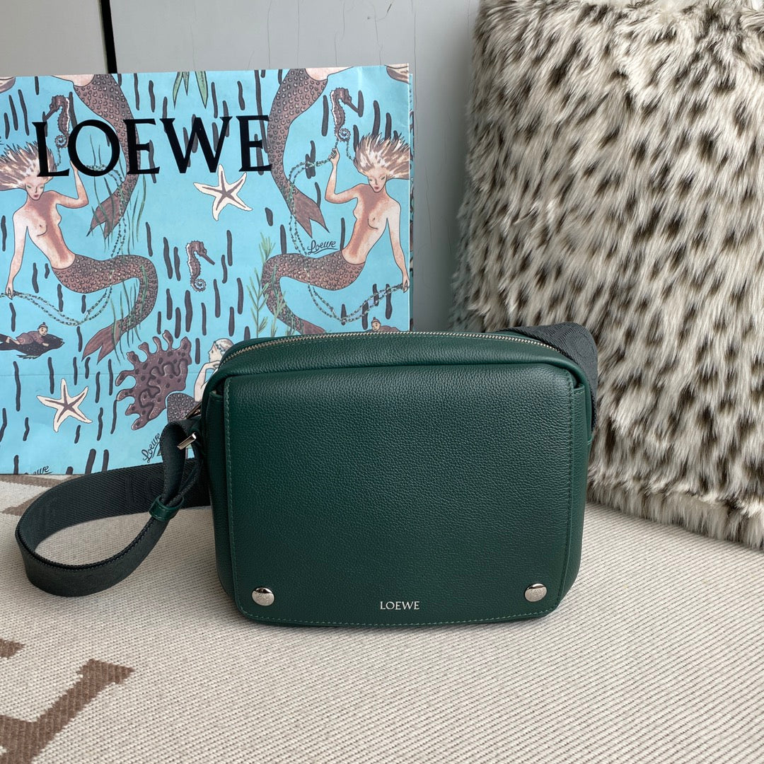 Loewe Medium Pebble messenger bag