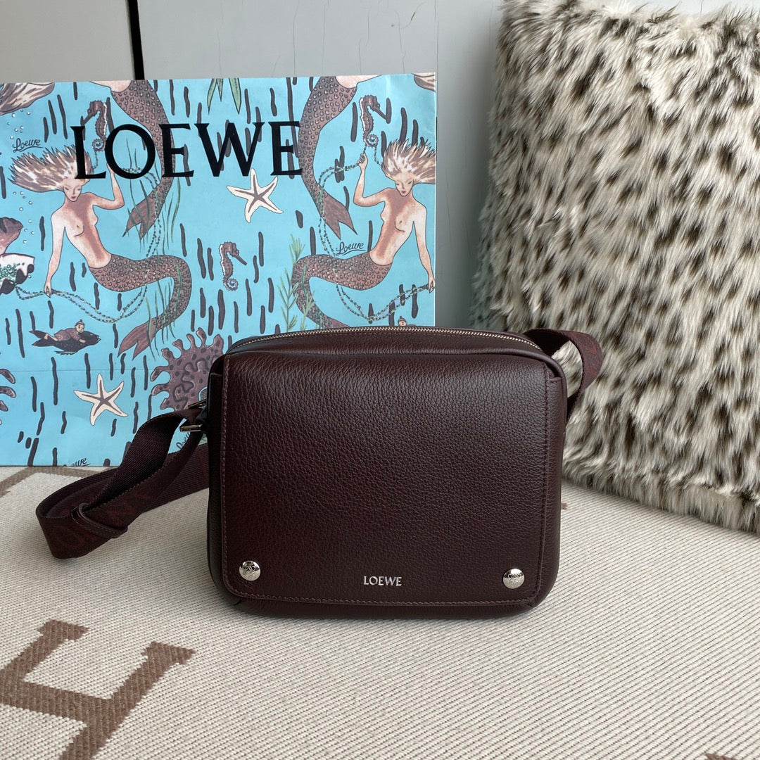 LOEWE Medium Pebble messenger bag