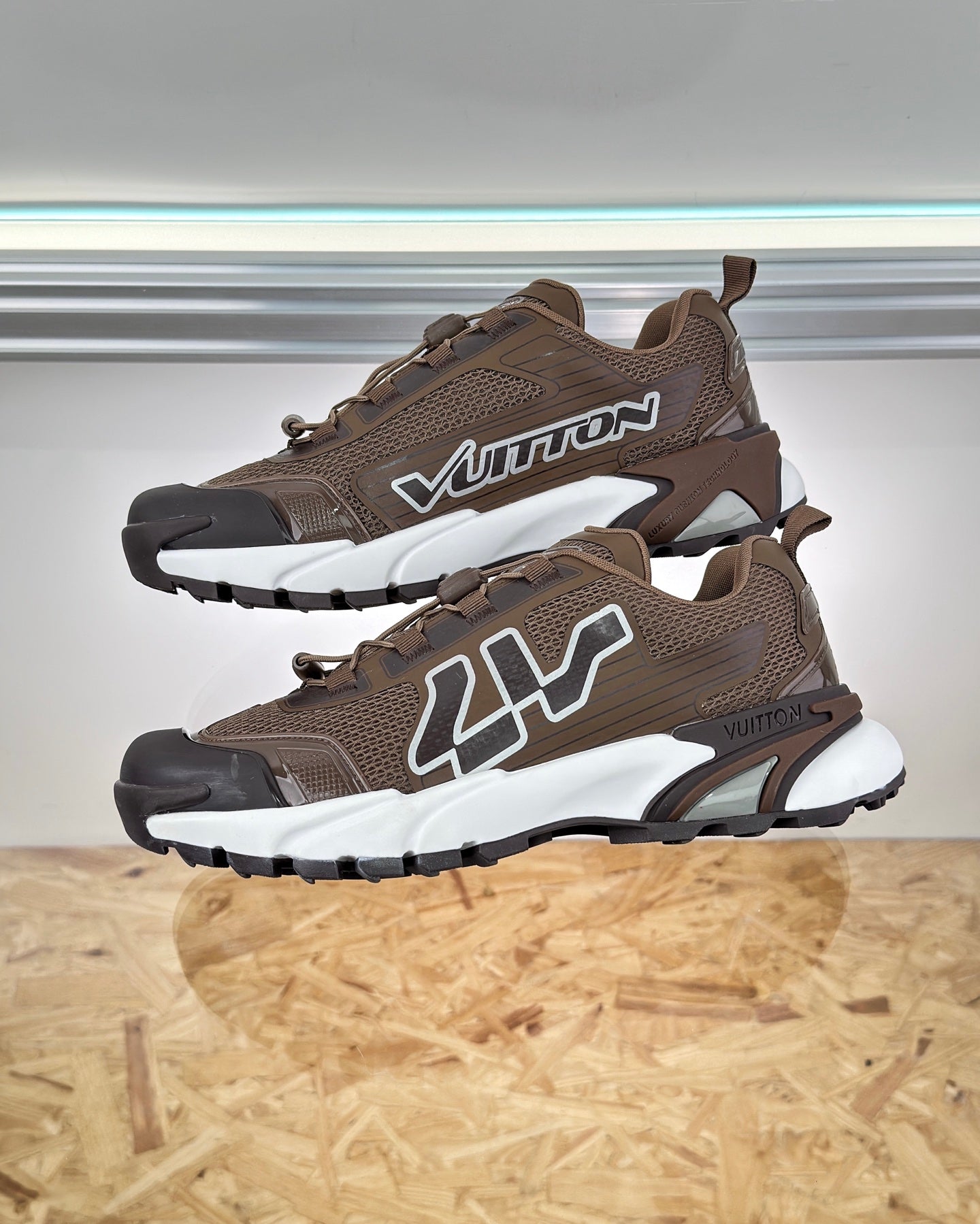 LV Runner Tatic Sneaker 1AHA80