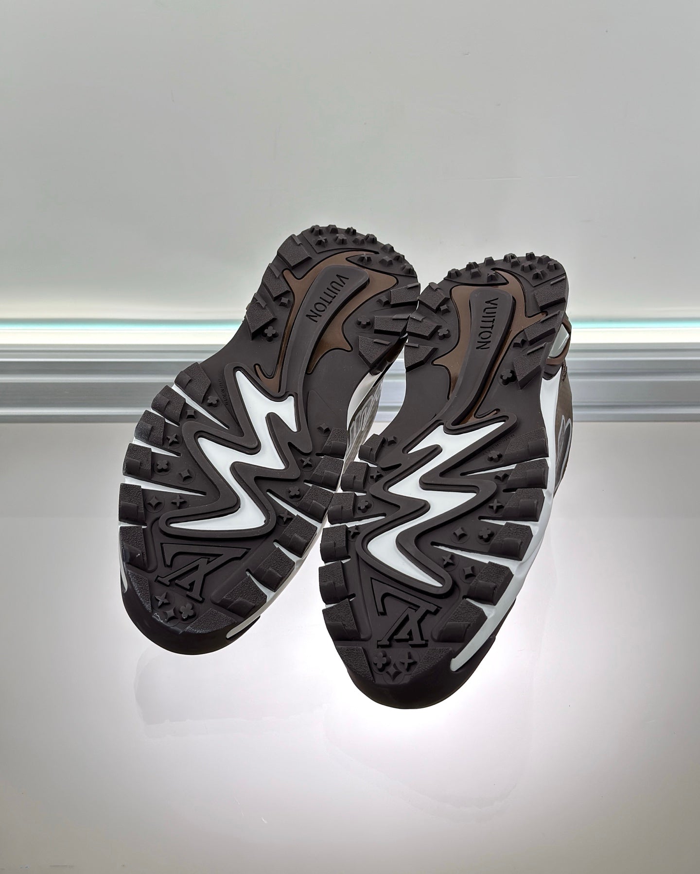 LV Runner Tatic Sneaker 1AHA80