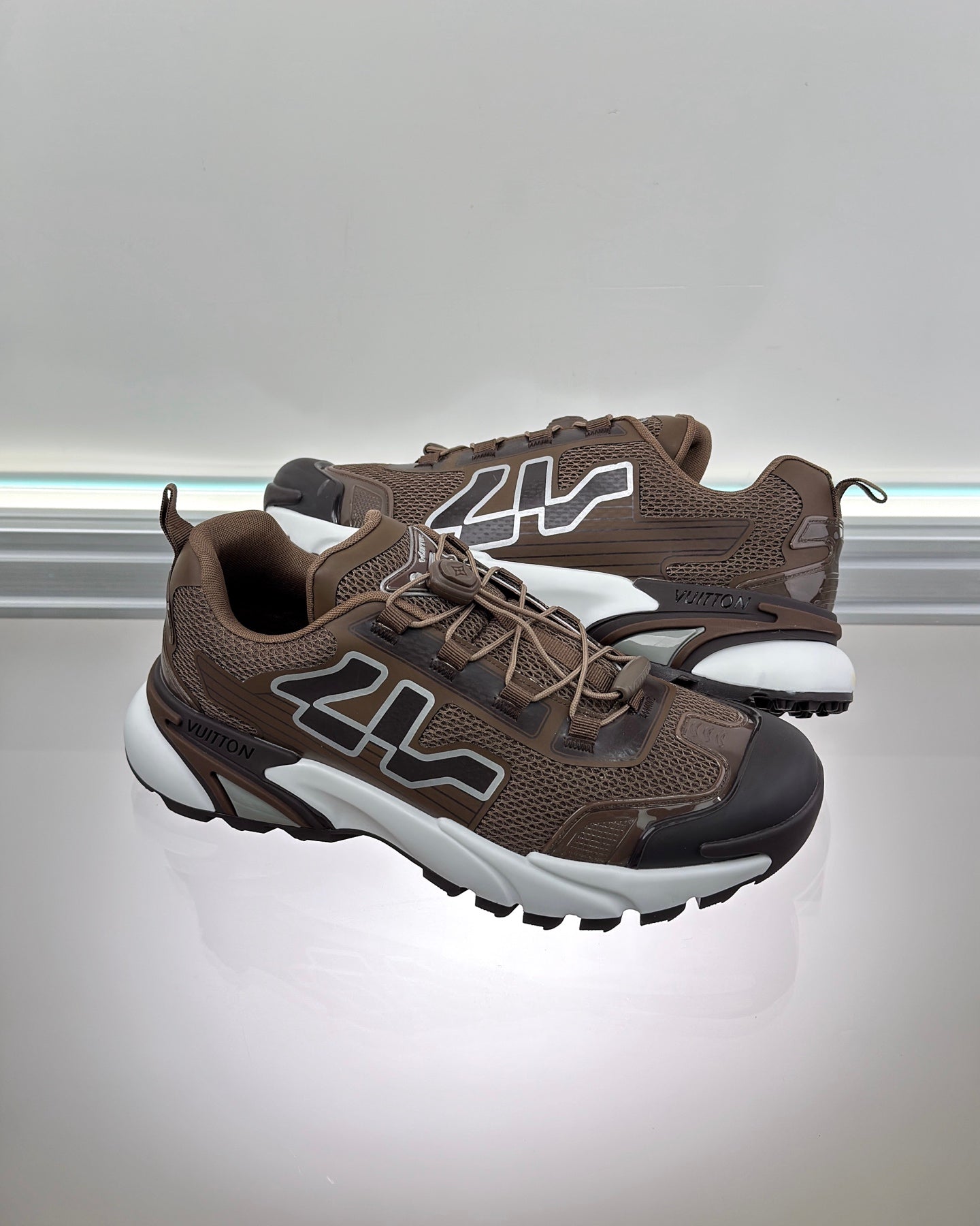 LV Runner Tatic Sneaker 1AHA80