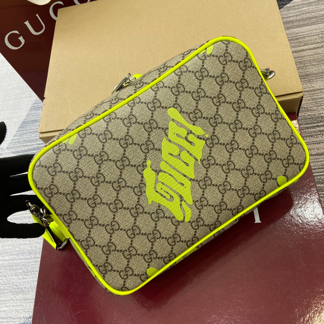 GG Medium crossbody bag with print