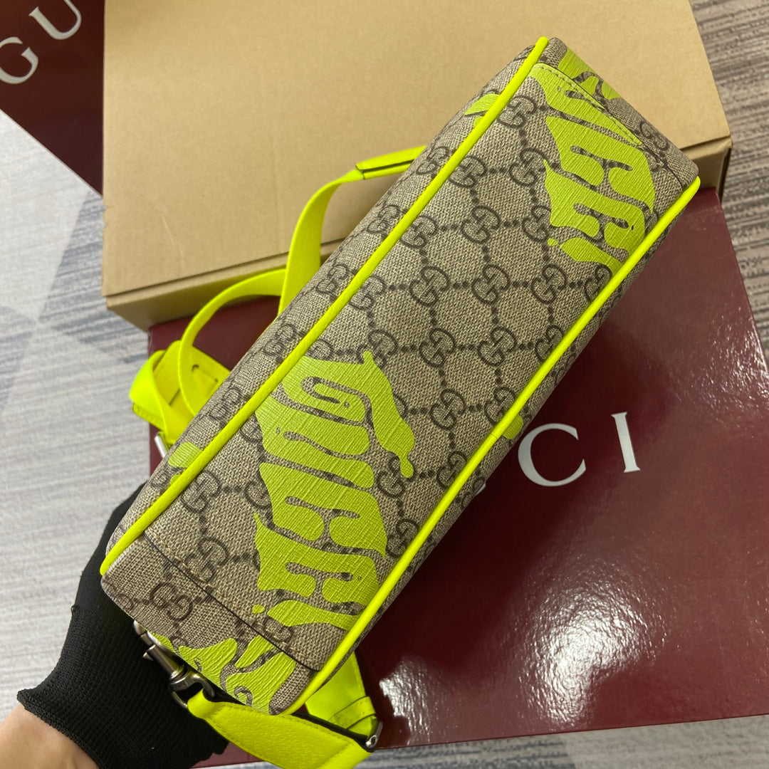 GG Medium crossbody bag with print