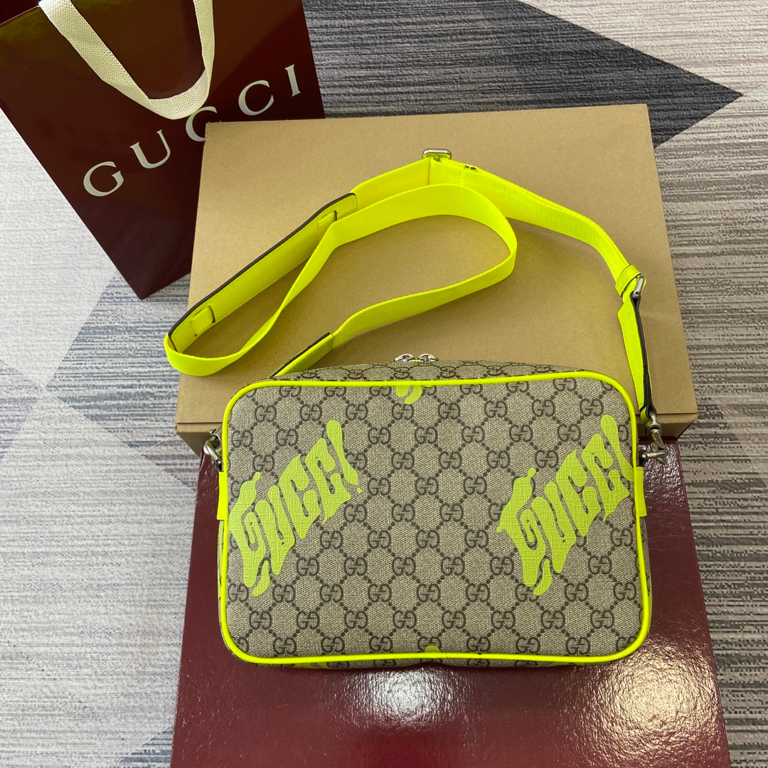 GG Medium crossbody bag with print